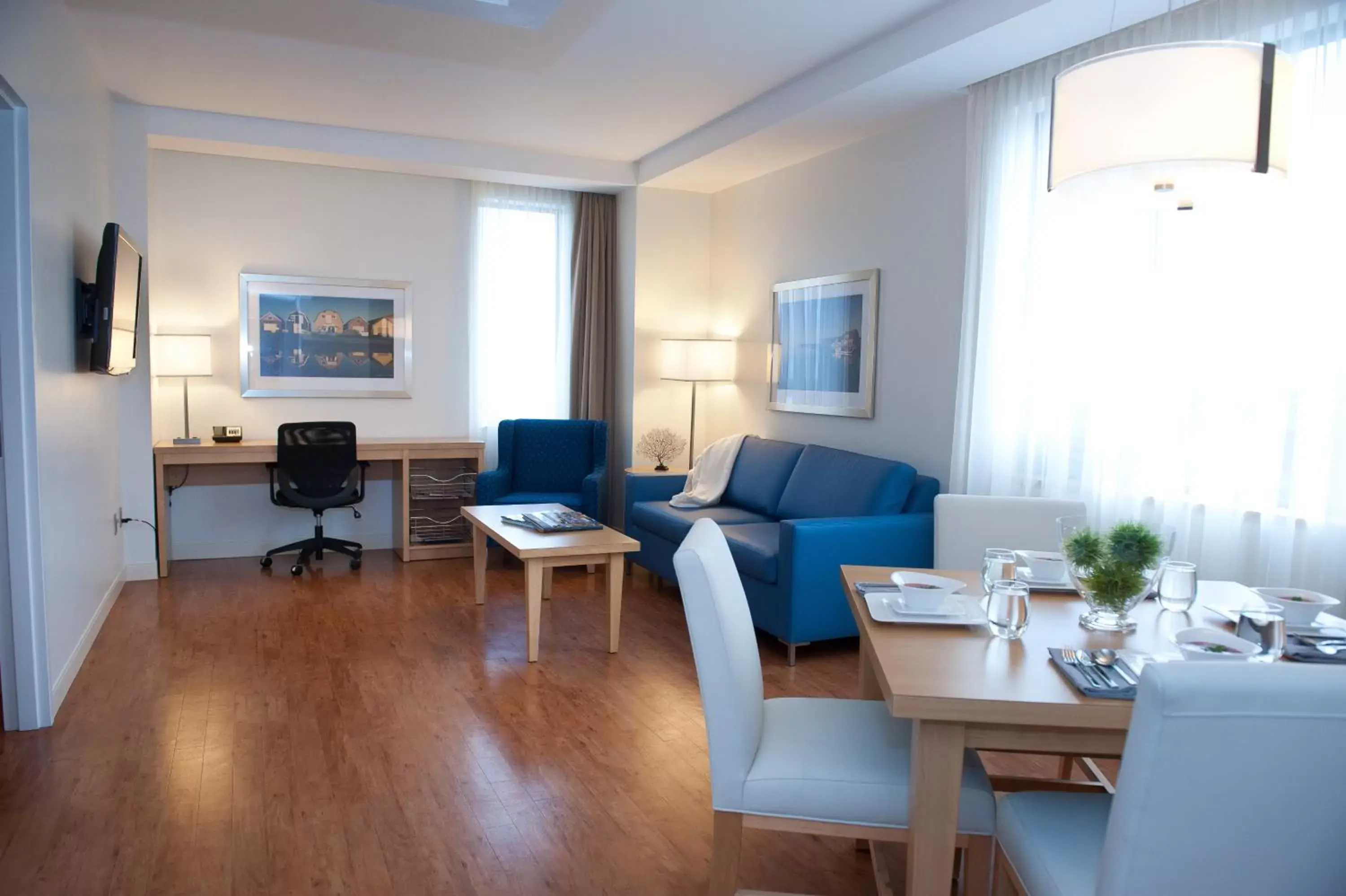 Living room, Seating Area in The Holman Grand Hotel