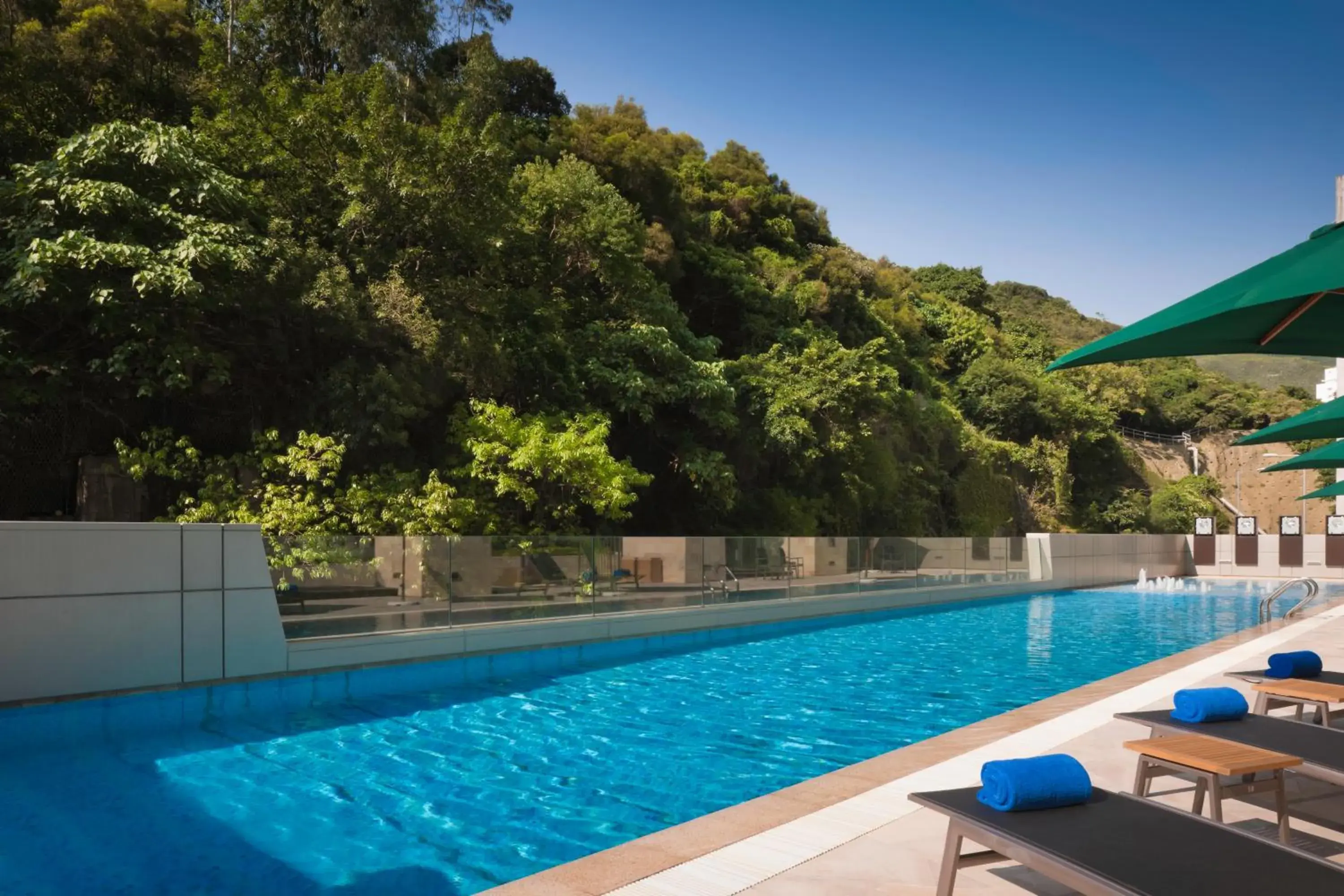 Swimming Pool in L'hotel Island South