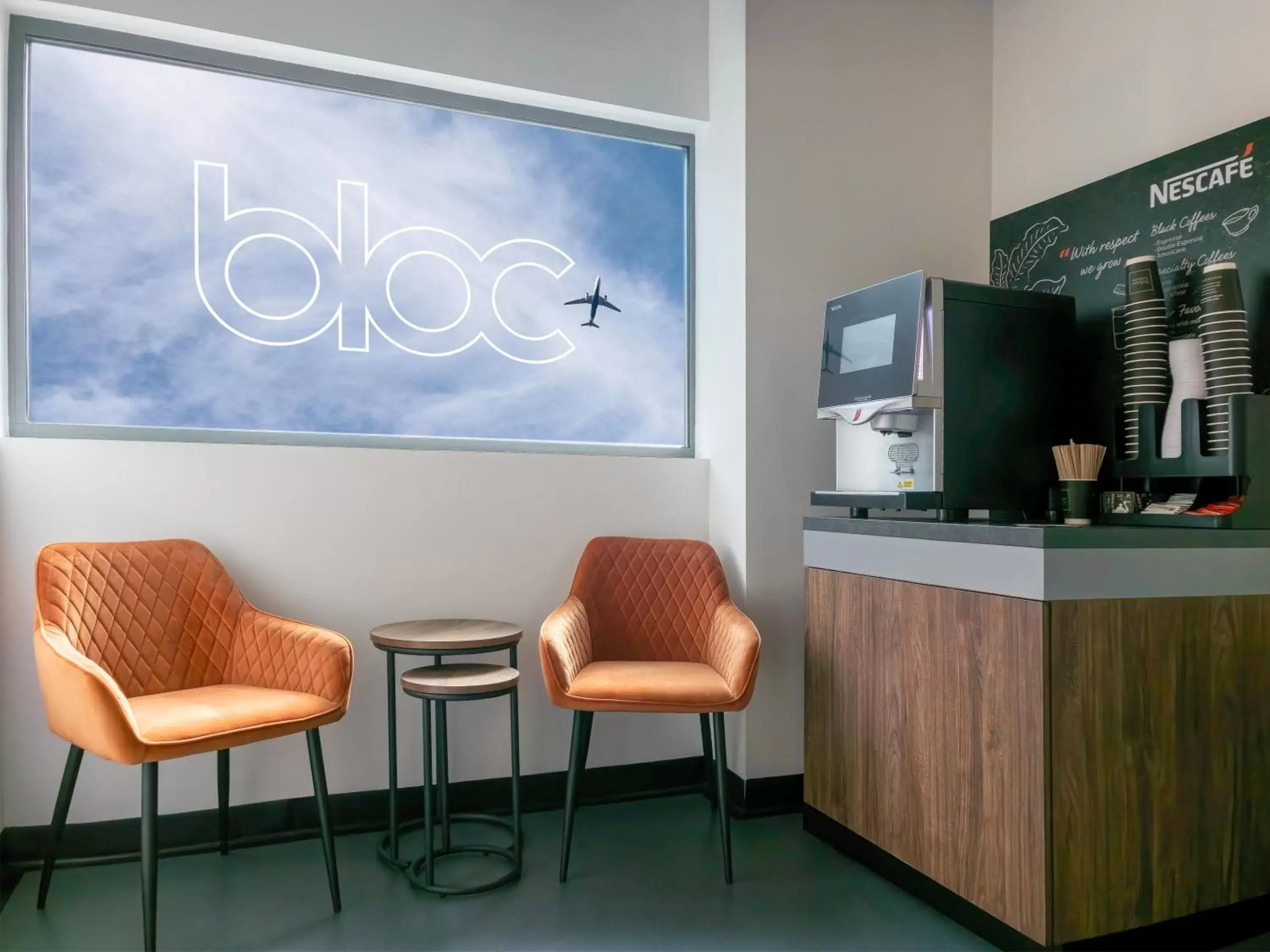 Coffee/tea facilities, Lobby/Reception in Bloc Hotel London Gatwick Airport