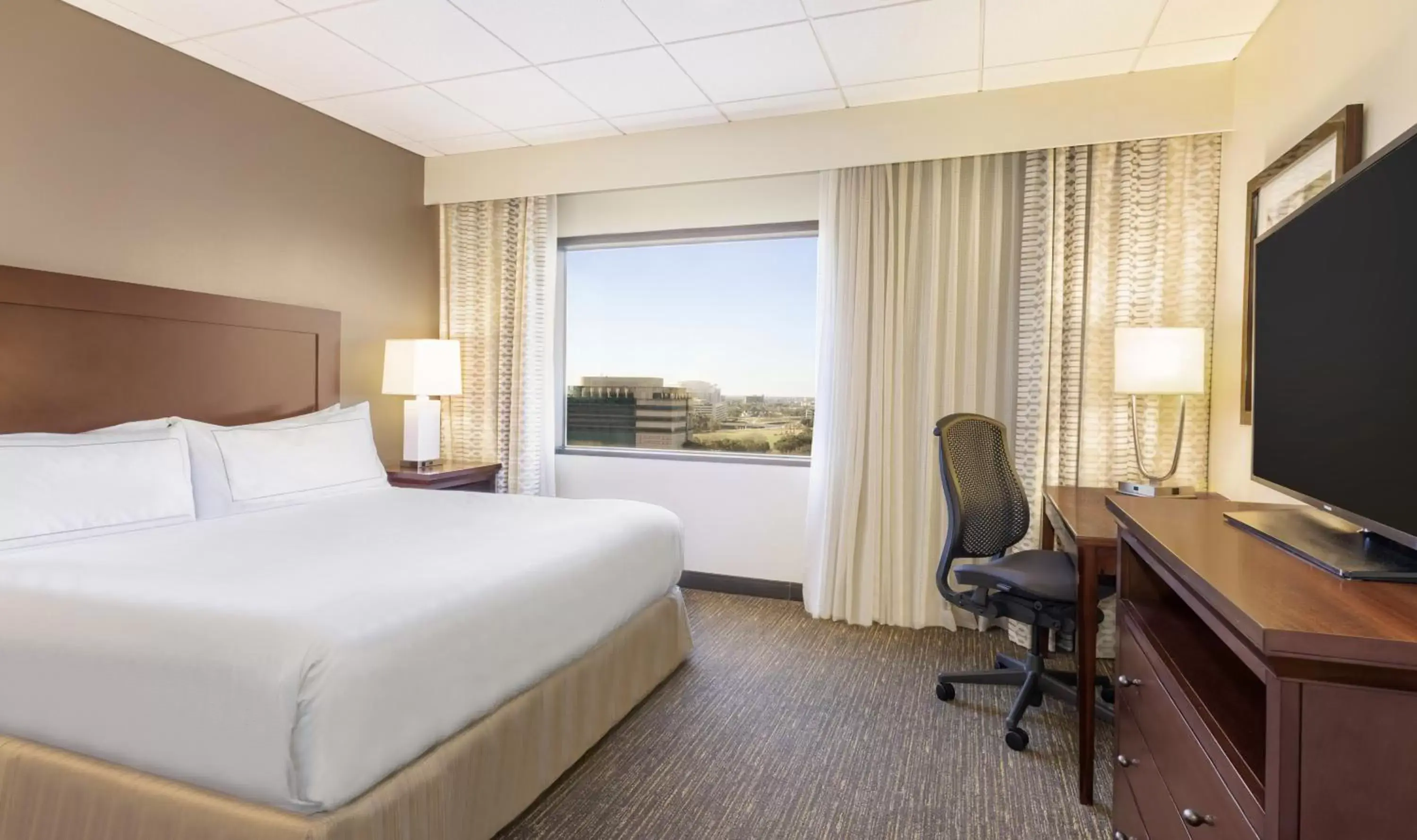 Bedroom in DoubleTree by Hilton Houston Medical Center Hotel & Suites