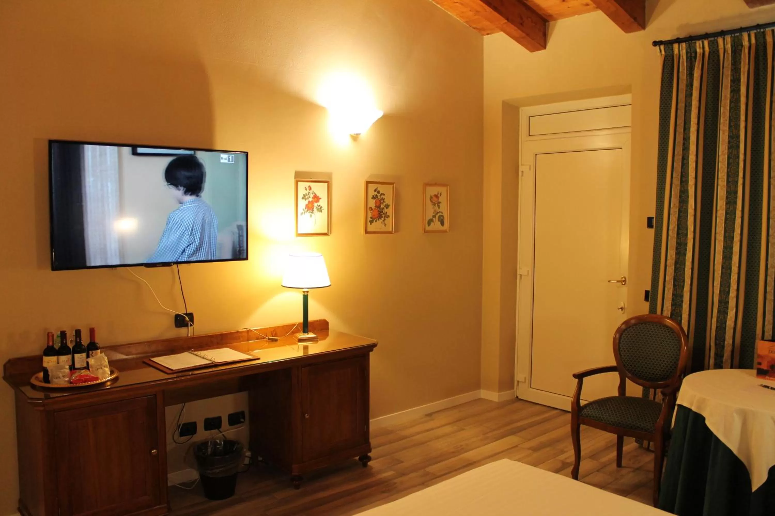 Decorative detail, Bed in Hotel Don Carlo