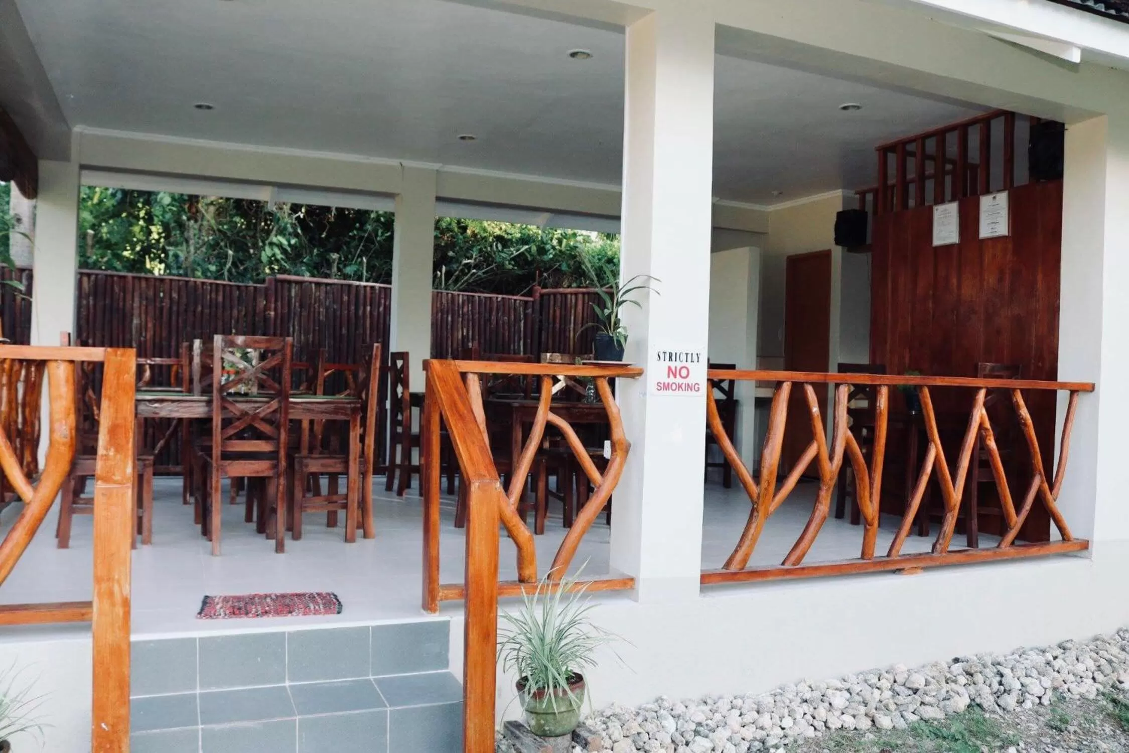 Restaurant/places to eat in D's Oceanview Beach Resort