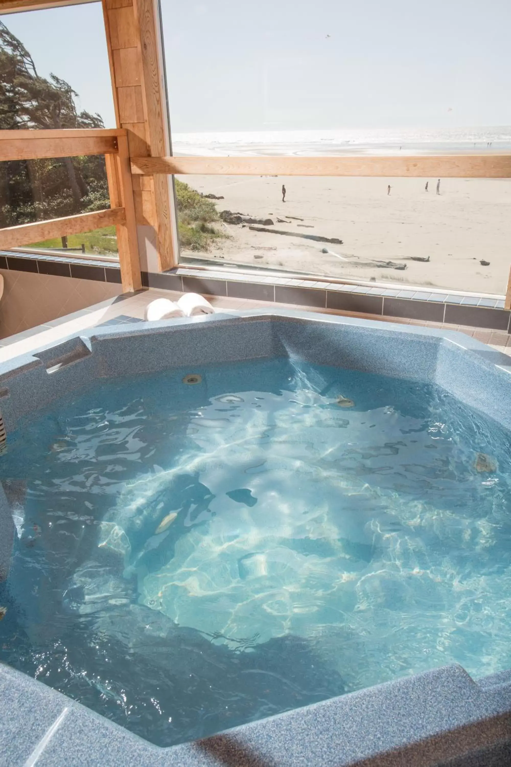 Hot Tub, Swimming Pool in Schooner's Cove Inn
