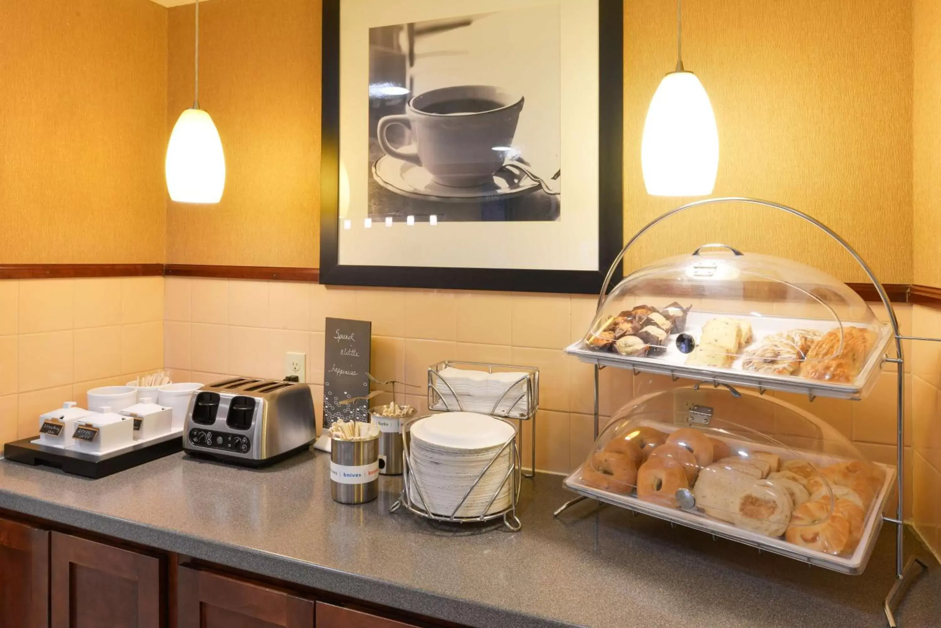 Dining area, Food in Hampton Inn & Suites St. Louis - Edwardsville