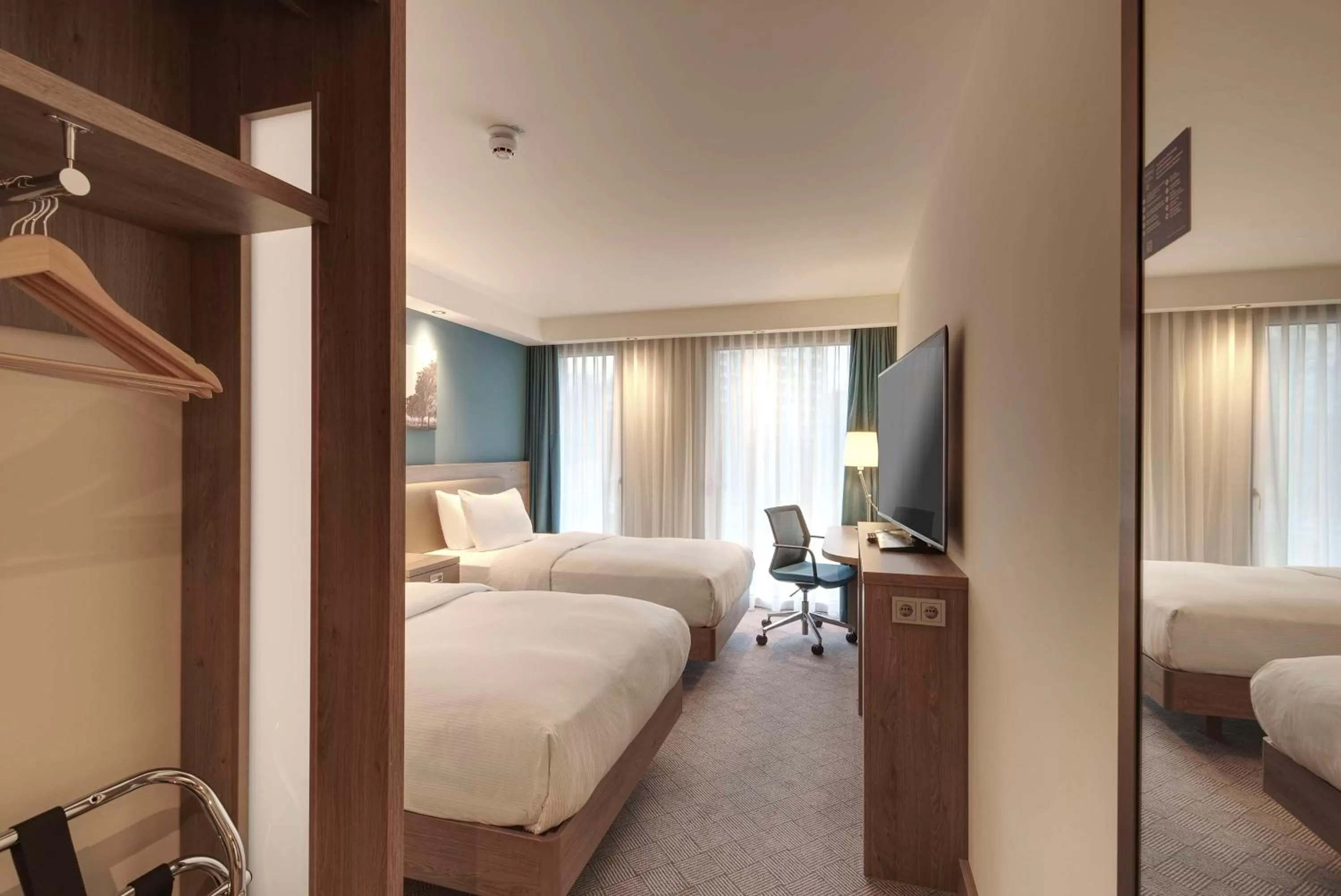 Bedroom, Bed in Hampton by Hilton Stuttgart City Centre