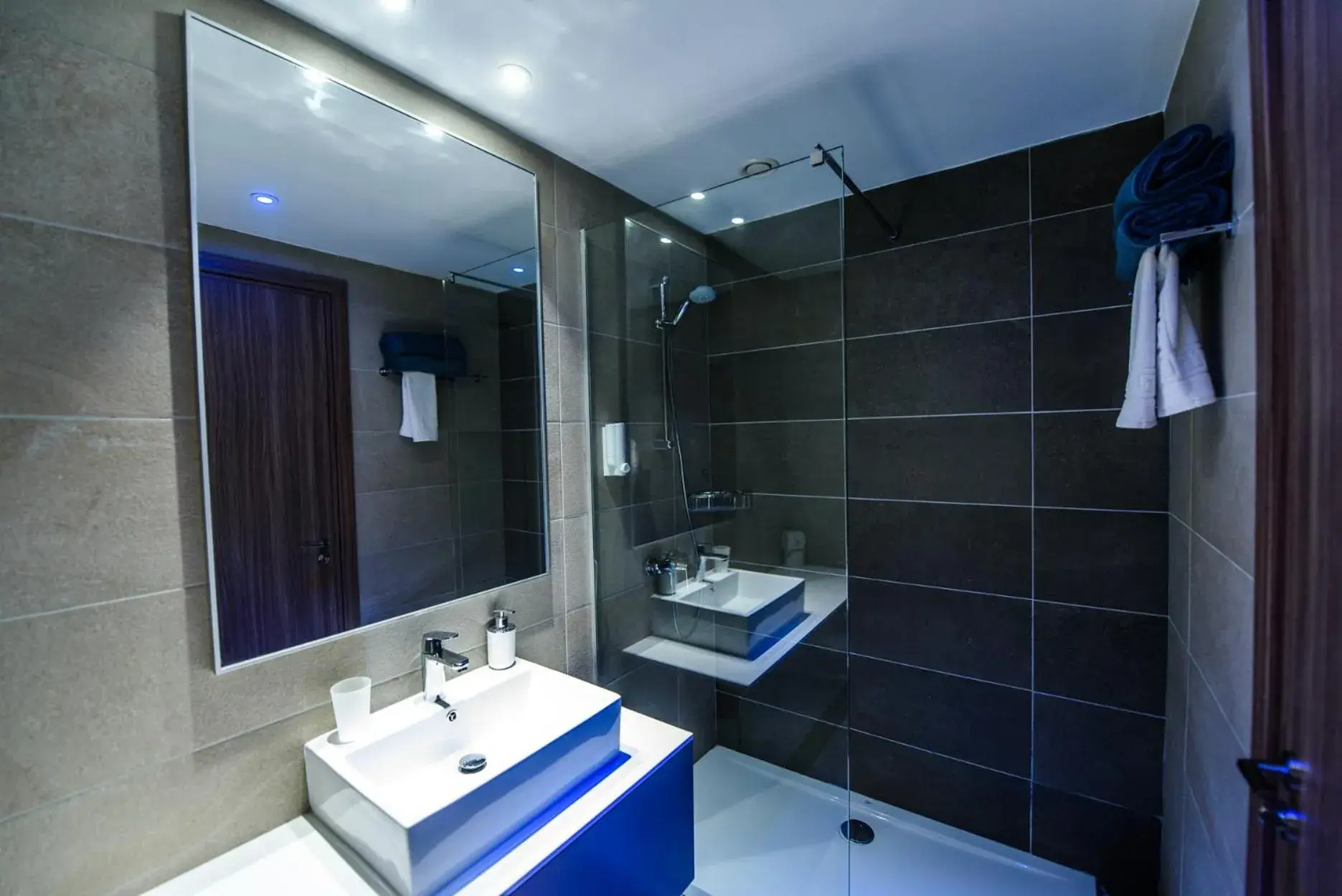 Shower, Bathroom in Eleana Hotel