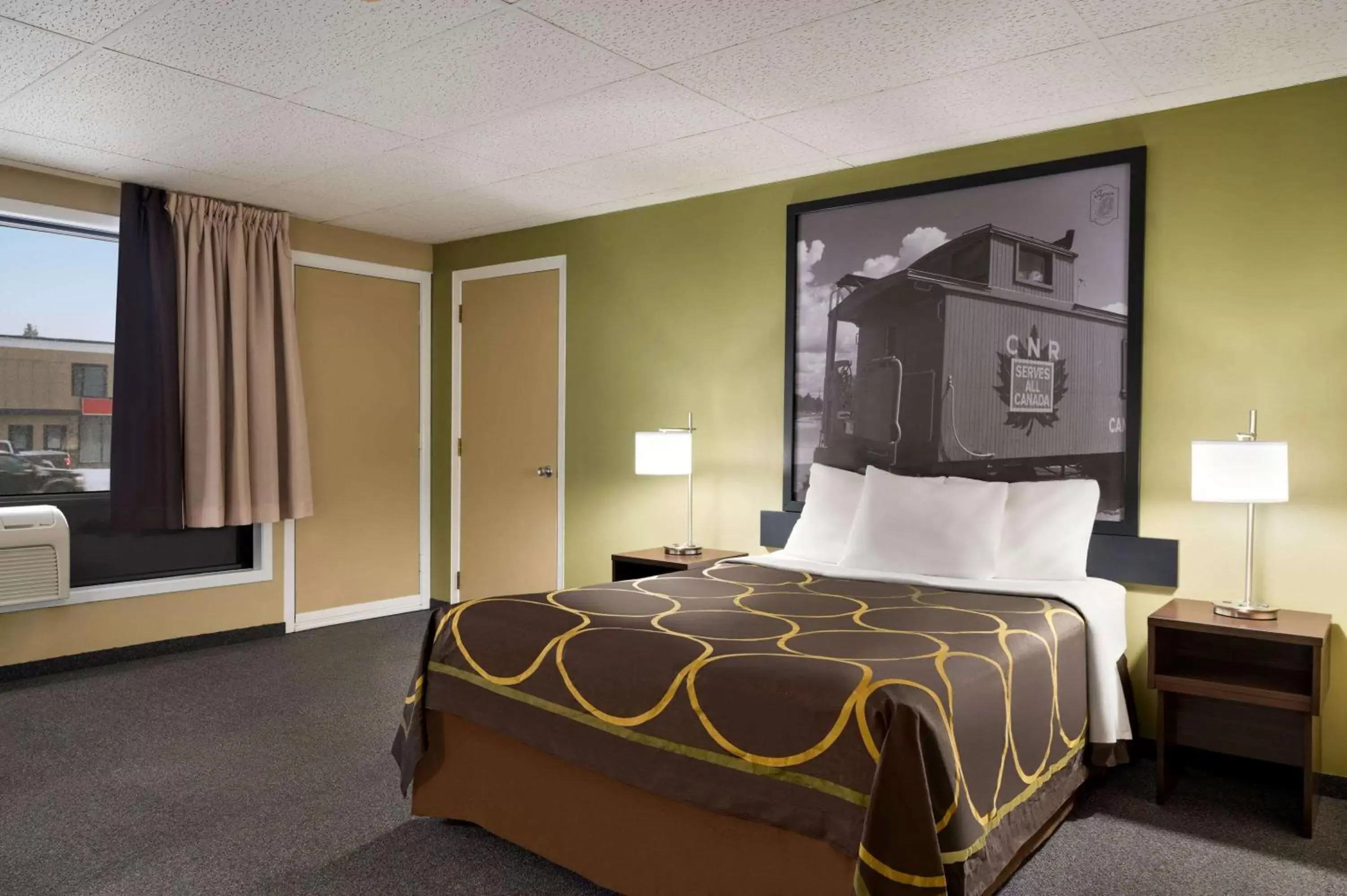 Photo of the whole room, Bed in Super 8 by Wyndham Hearst ON