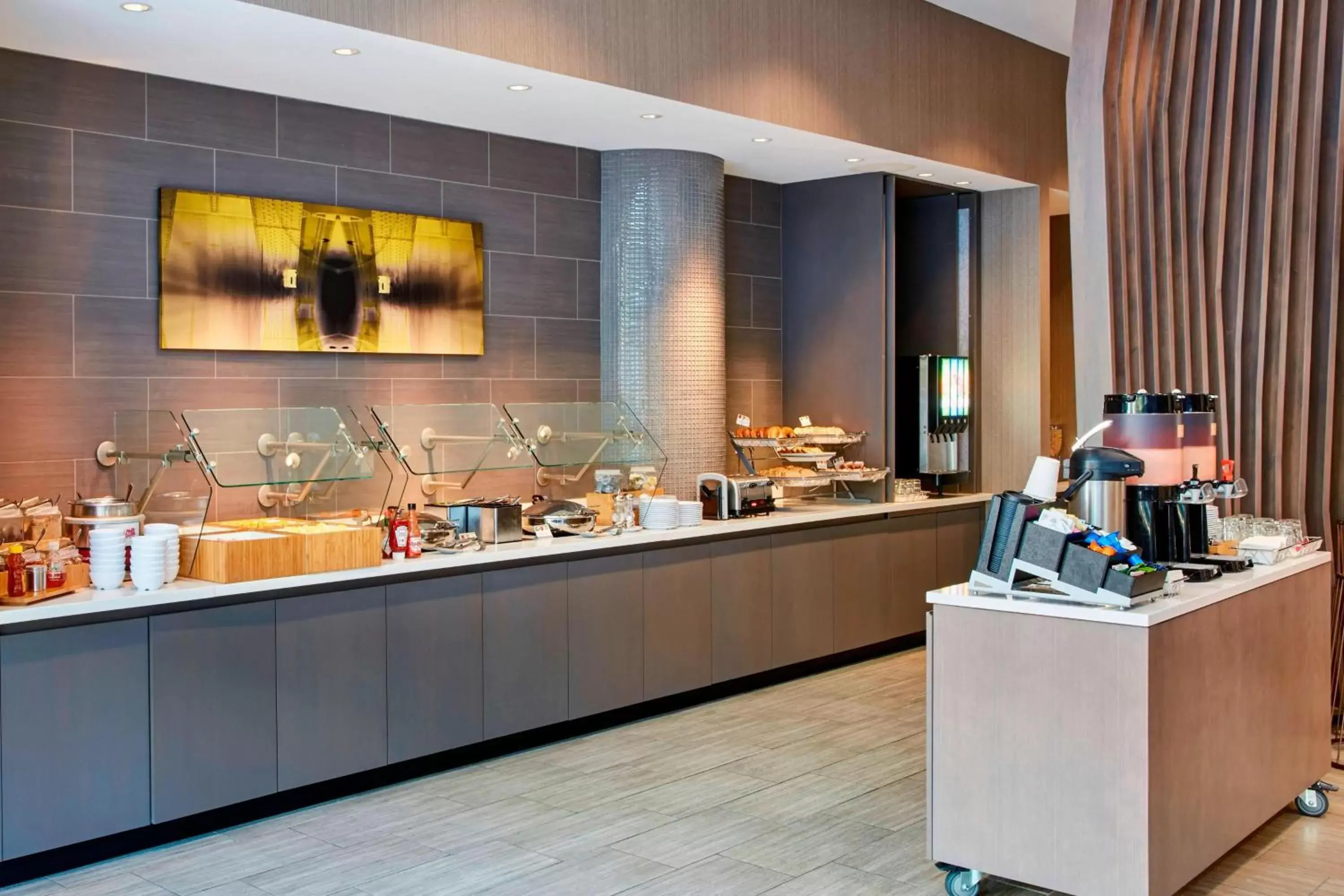 Breakfast, Restaurant/Places to Eat in SpringHill Suites by Marriott Milwaukee Downtown