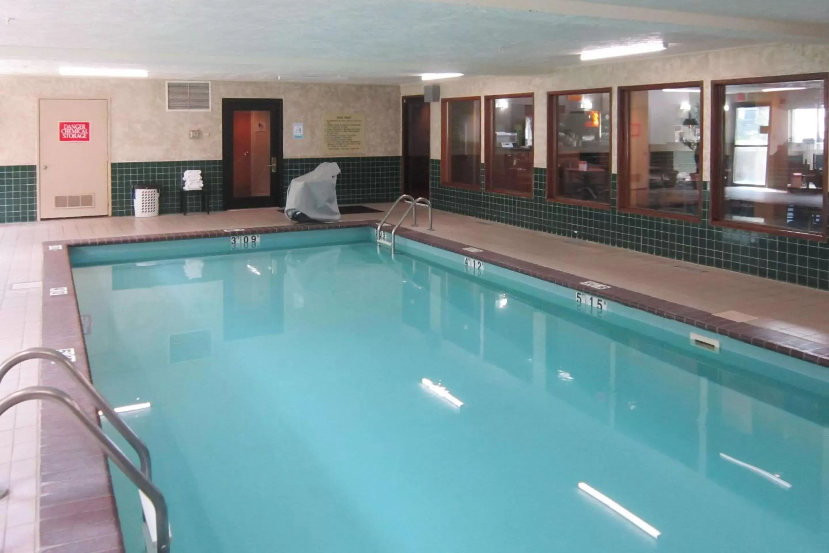On site, Swimming Pool in Quality Inn Nashville – Bloomington