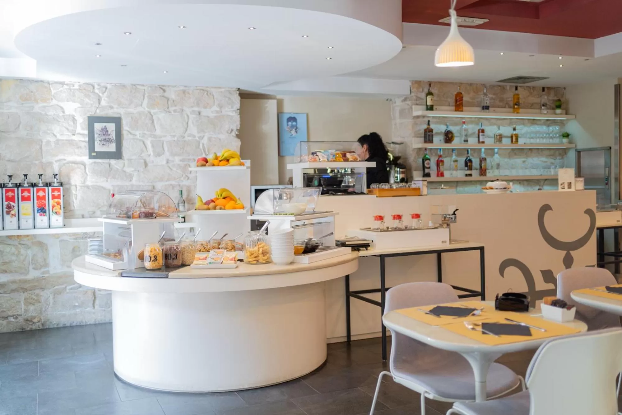 Restaurant/places to eat in El Homs Palace Hotel