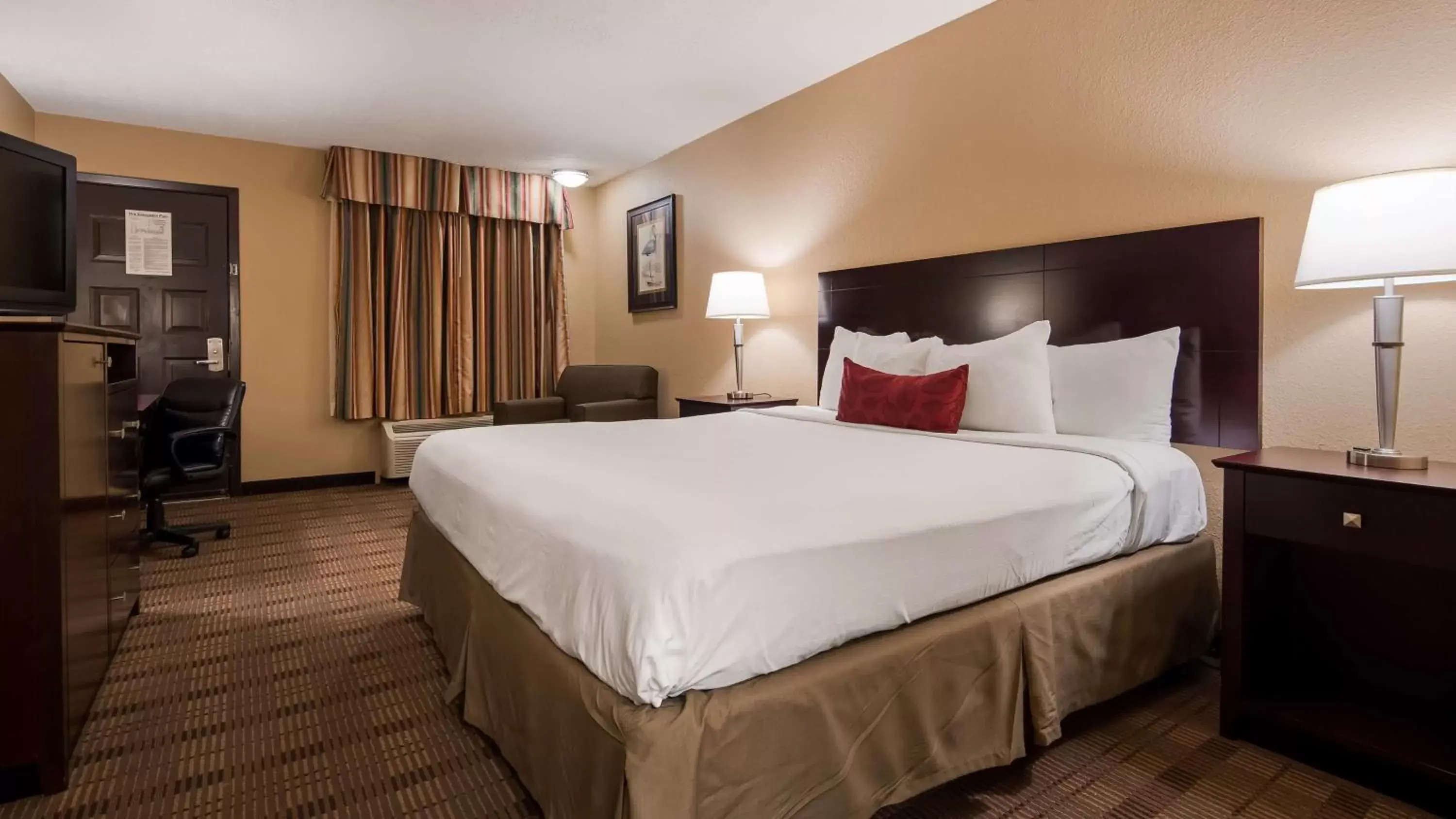 Photo of the whole room, Bed in Best Western of Alexandria Inn & Suites & Conference Center