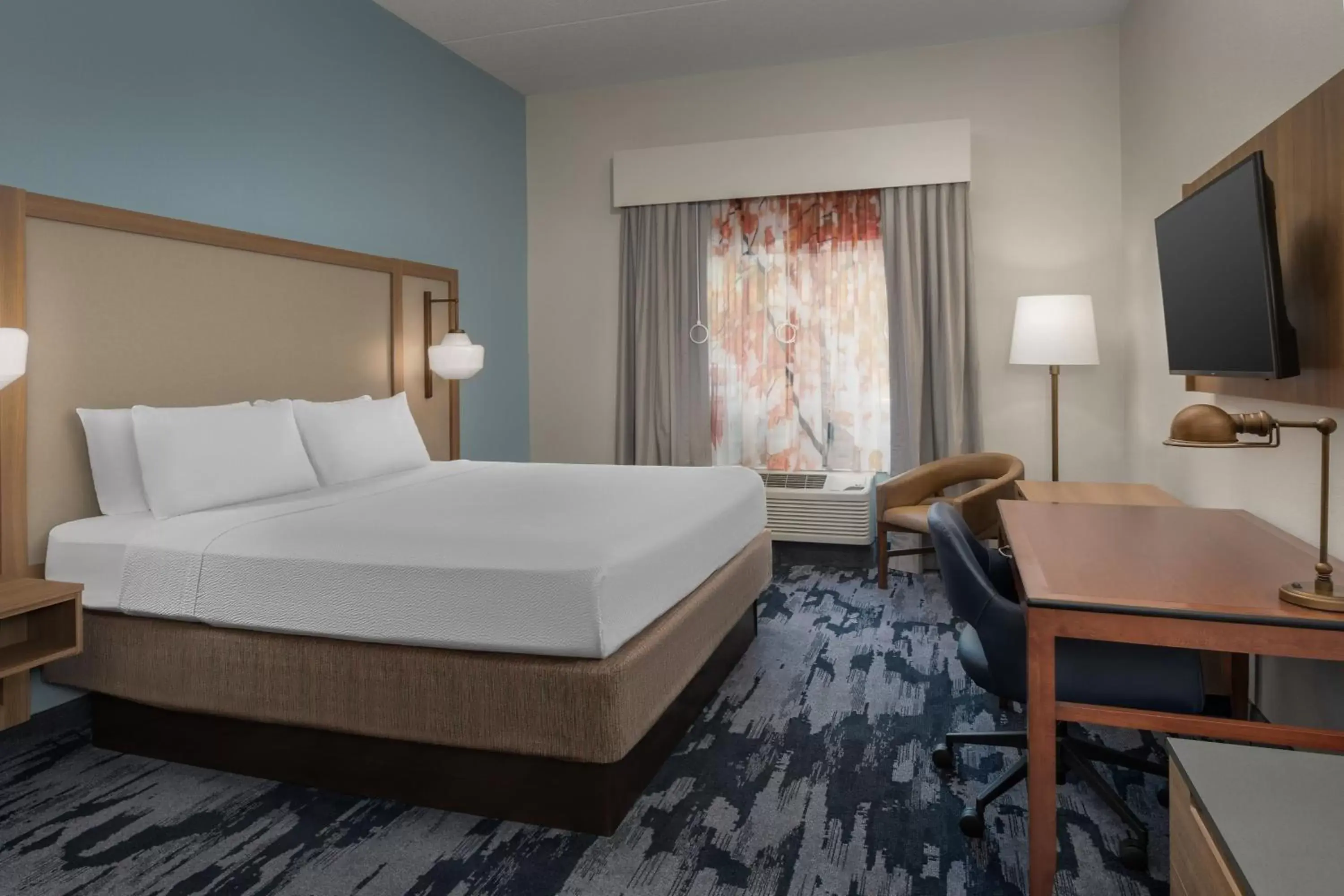 Photo of the whole room, Bed in Fairfield Inn & Suites Roanoke Hollins/I-81