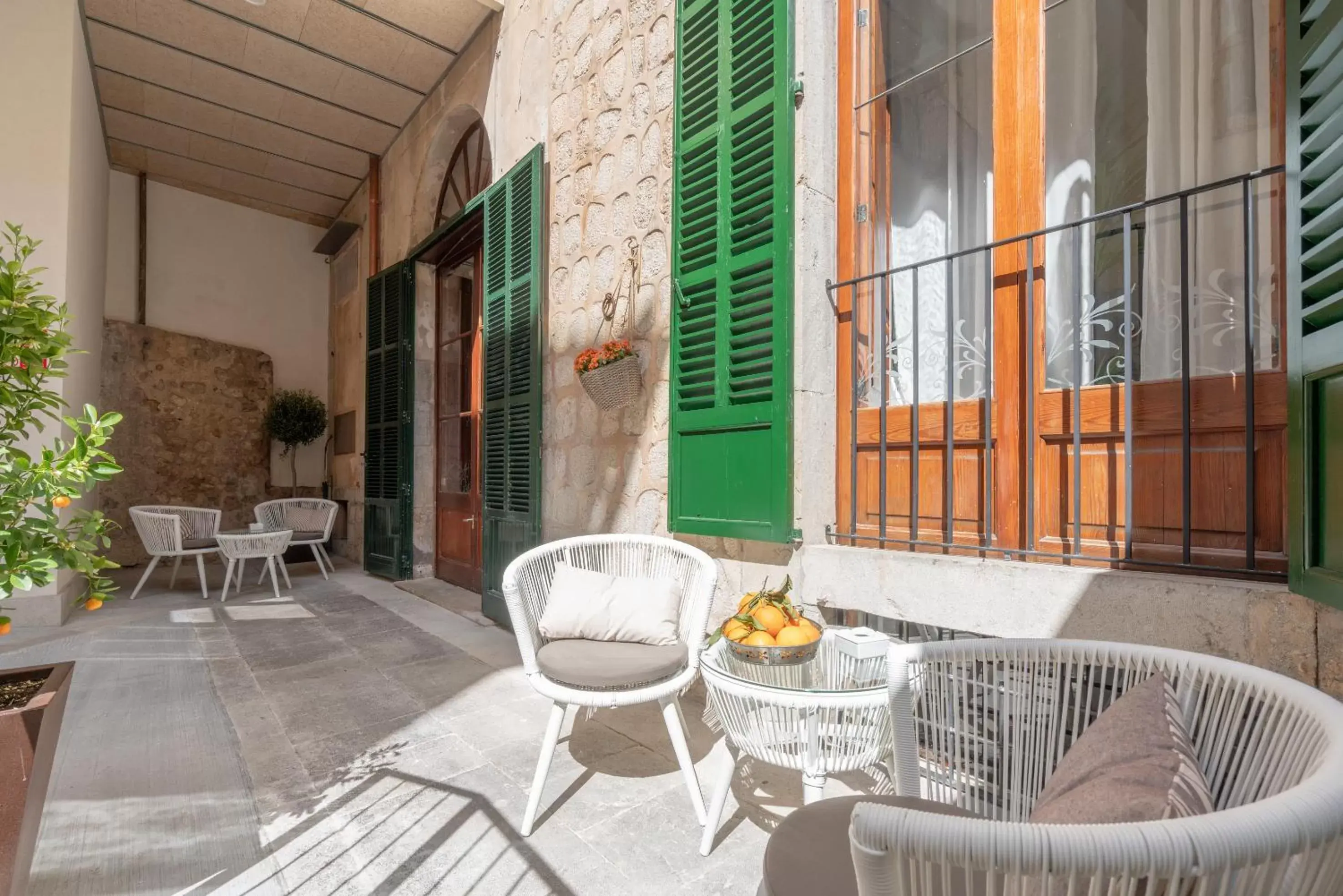 Patio, Patio/Outdoor Area in Soller Plaza