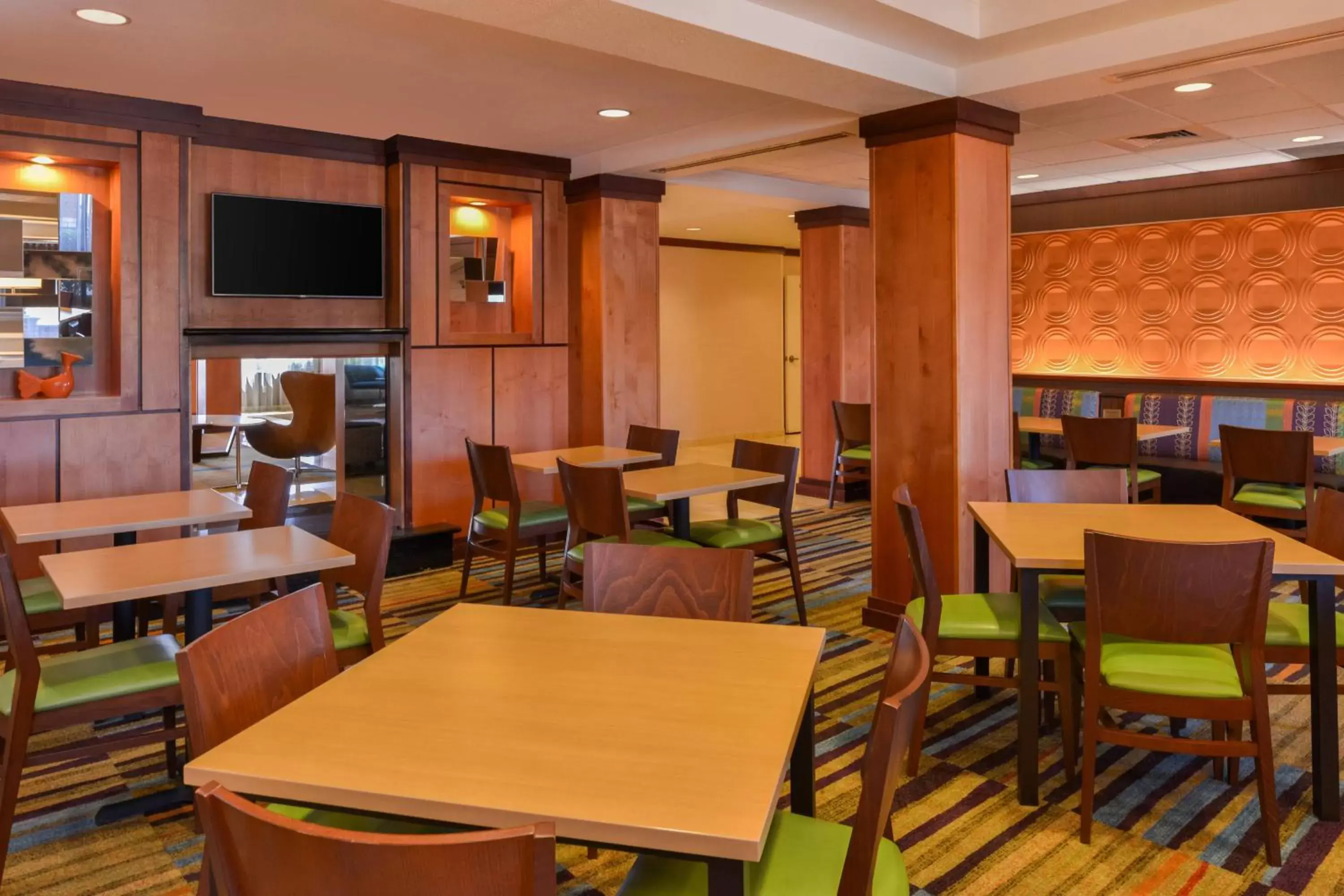 Breakfast, Restaurant/Places to Eat in Fairfield Inn & Suites Santa Maria