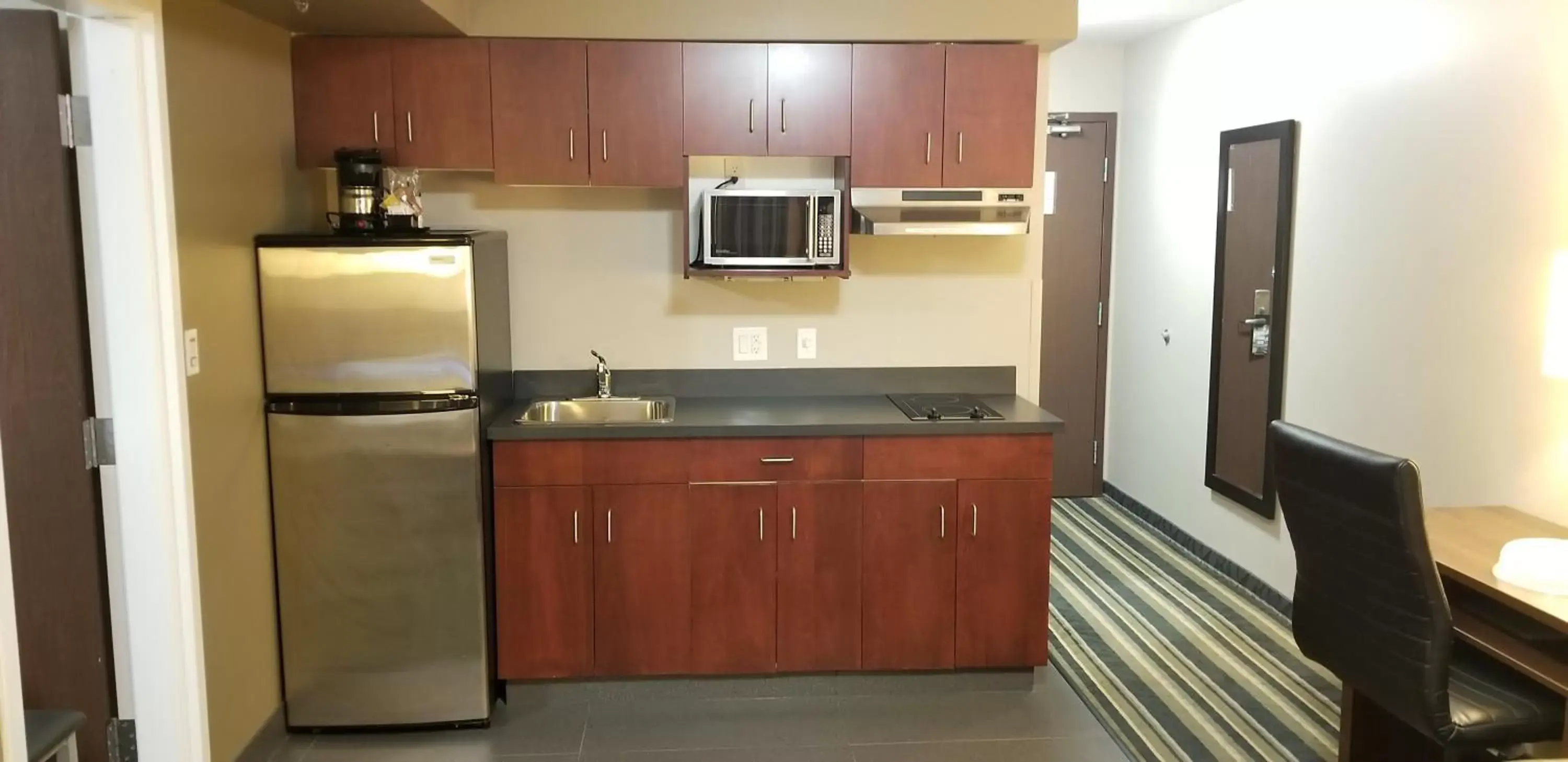 Kitchen or kitchenette, Kitchen/Kitchenette in Super 8 by Wyndham Brandon MB