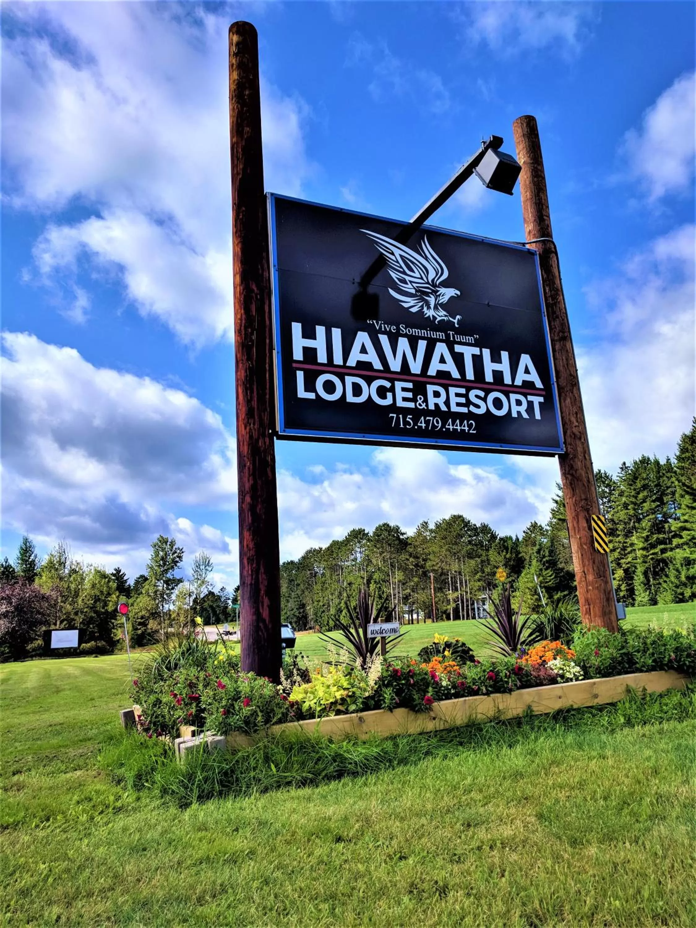 Property Logo/Sign in Hiawatha Lodge Inn
