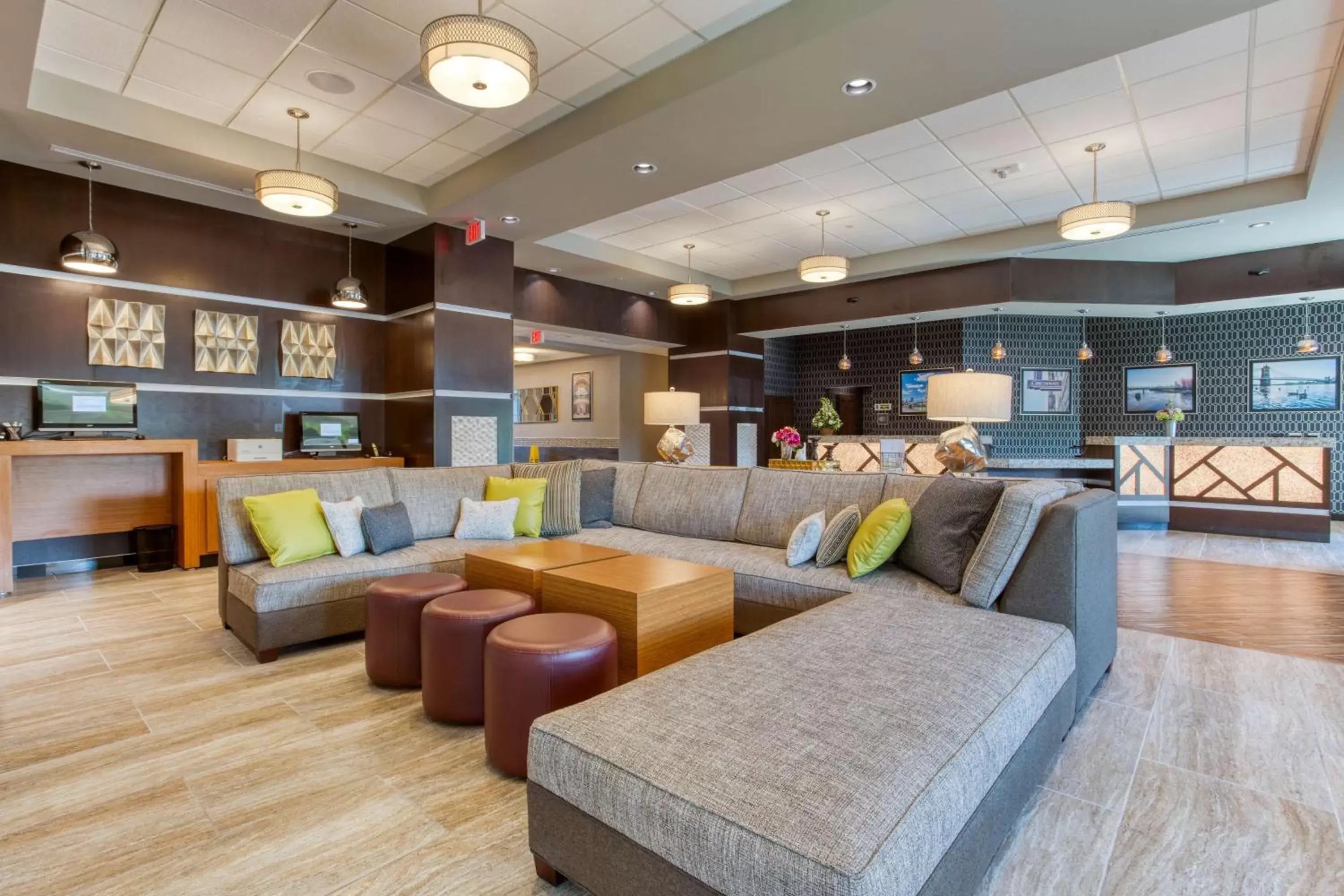 Lobby or reception, Lounge/Bar in Drury Inn & Suites Cincinnati Northeast Mason