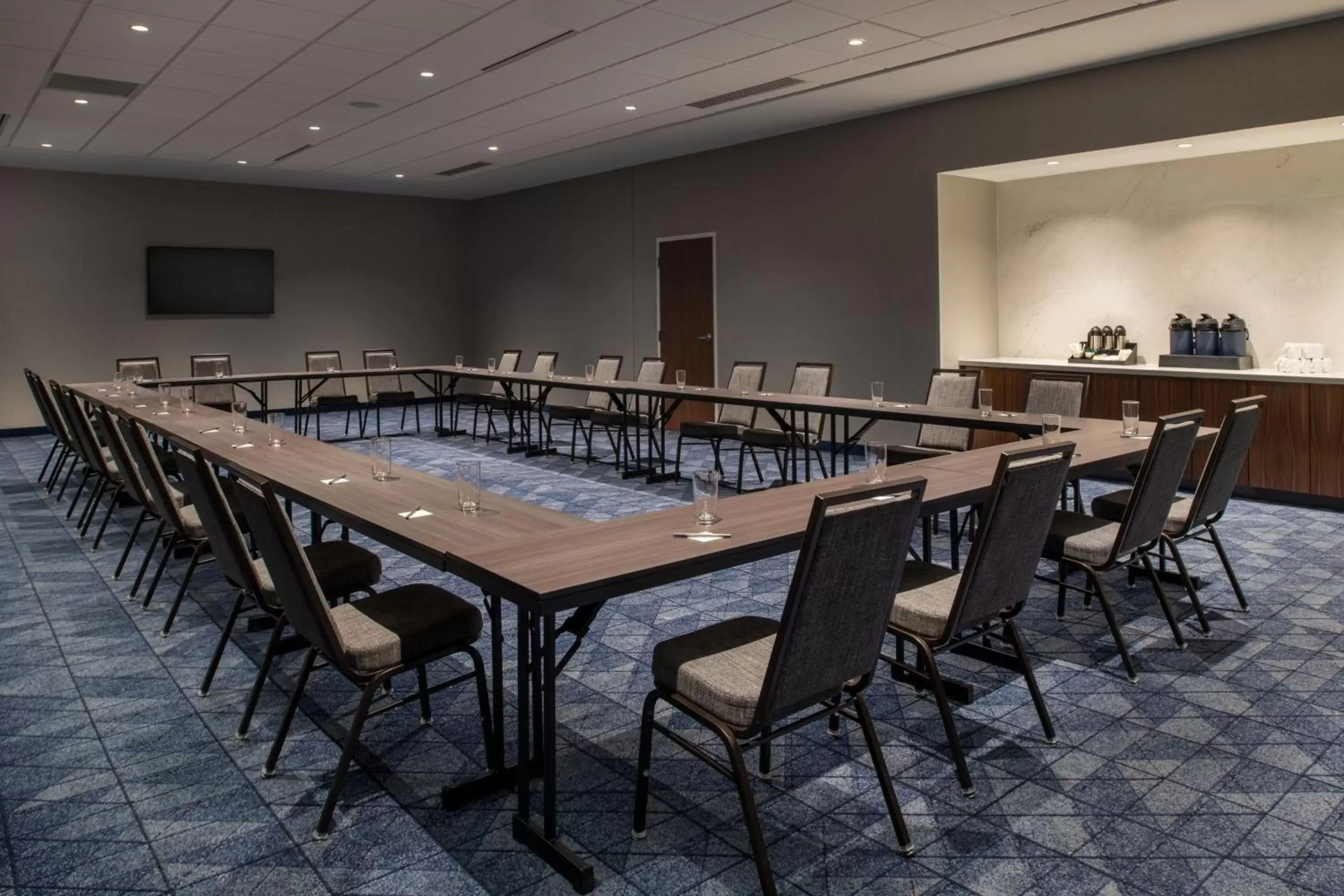 Meeting/conference room in Courtyard by Marriott Olympia