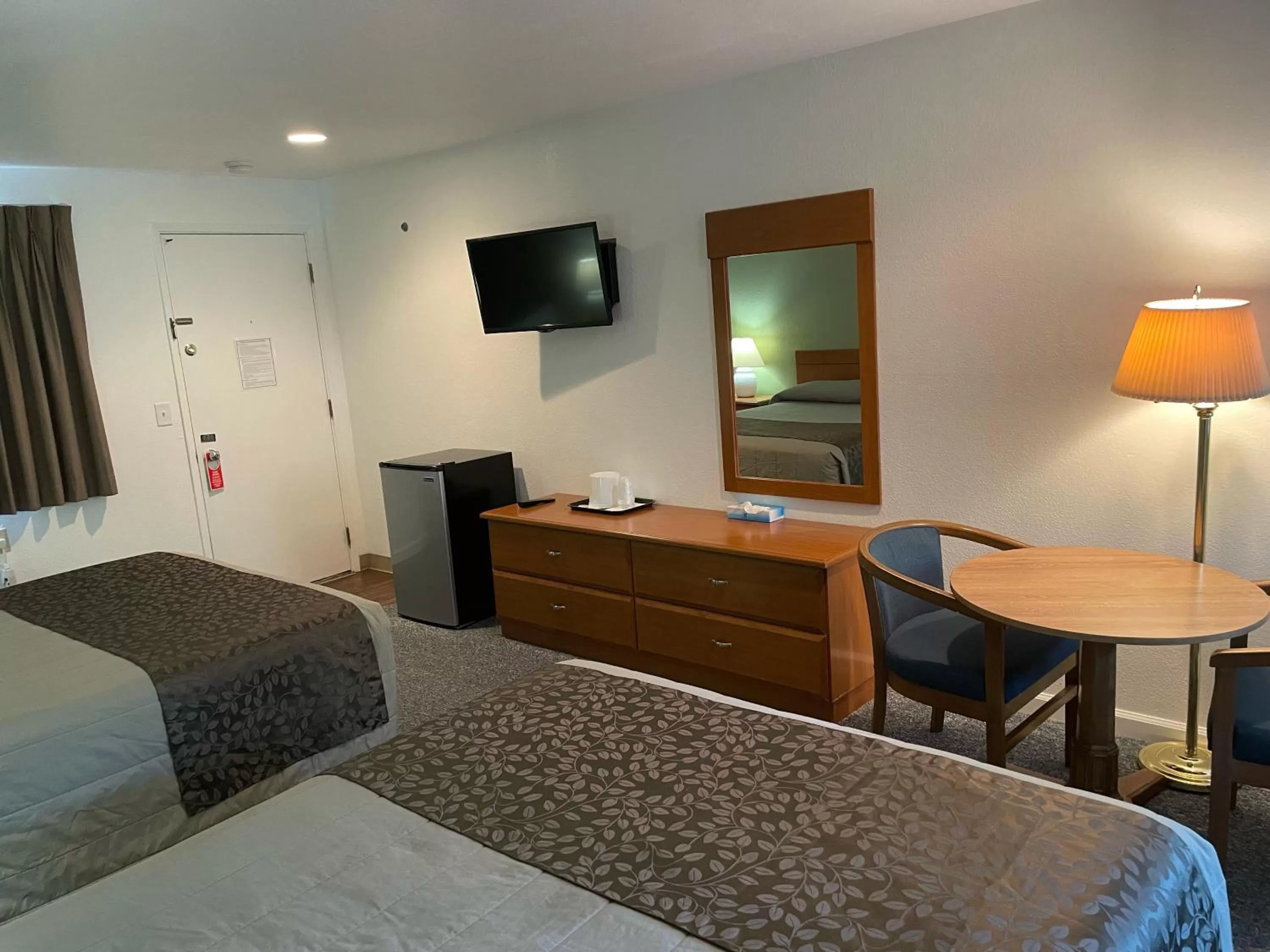 TV/Entertainment Center in Murphey's Motel LLC