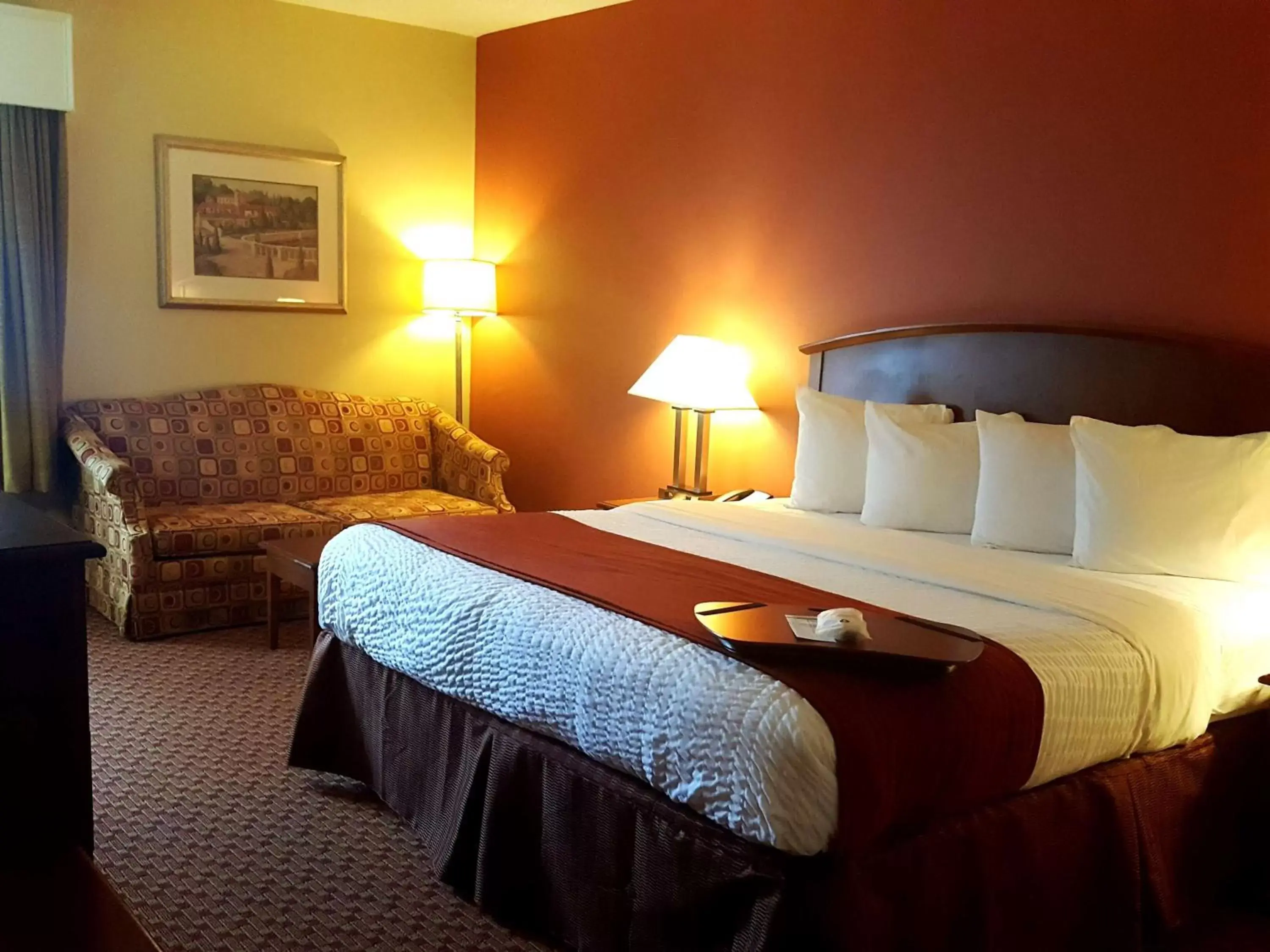 Photo of the whole room, Bed in Best Western Hickory