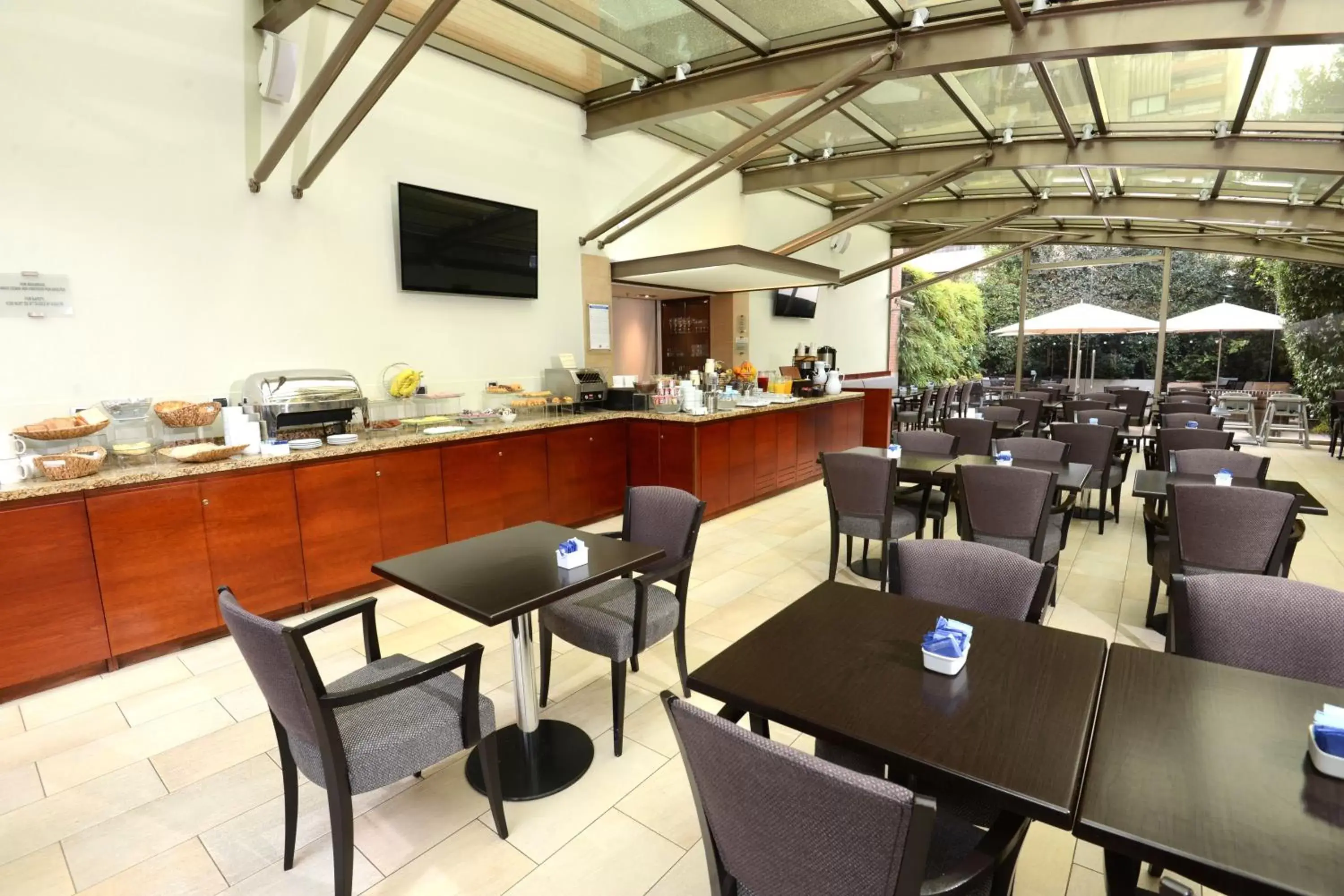 Breakfast, Restaurant/Places to Eat in Holiday Inn Express Santiago Las Condes, an IHG Hotel