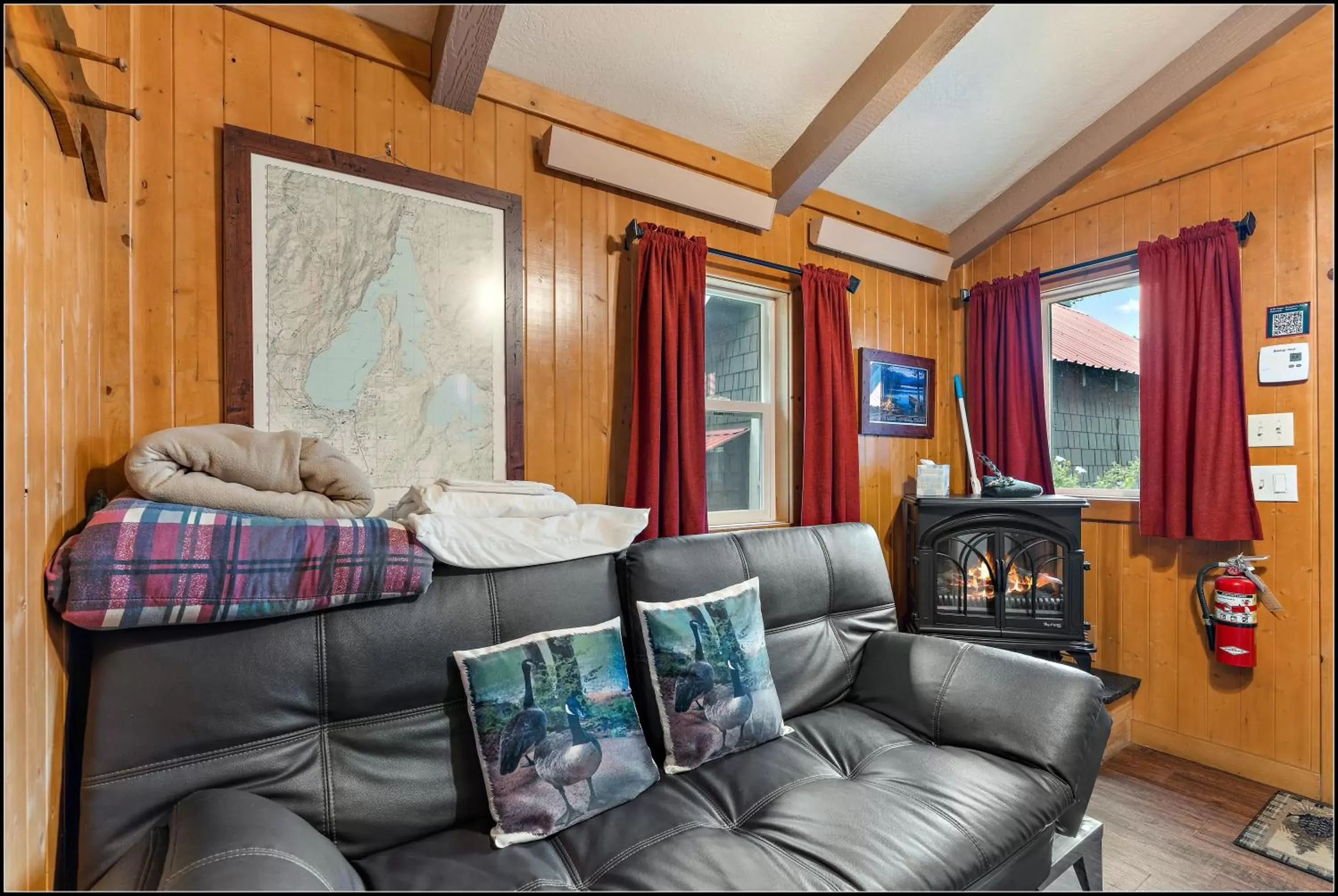 Communal lounge/ TV room, Seating Area in Brundage Bungalows