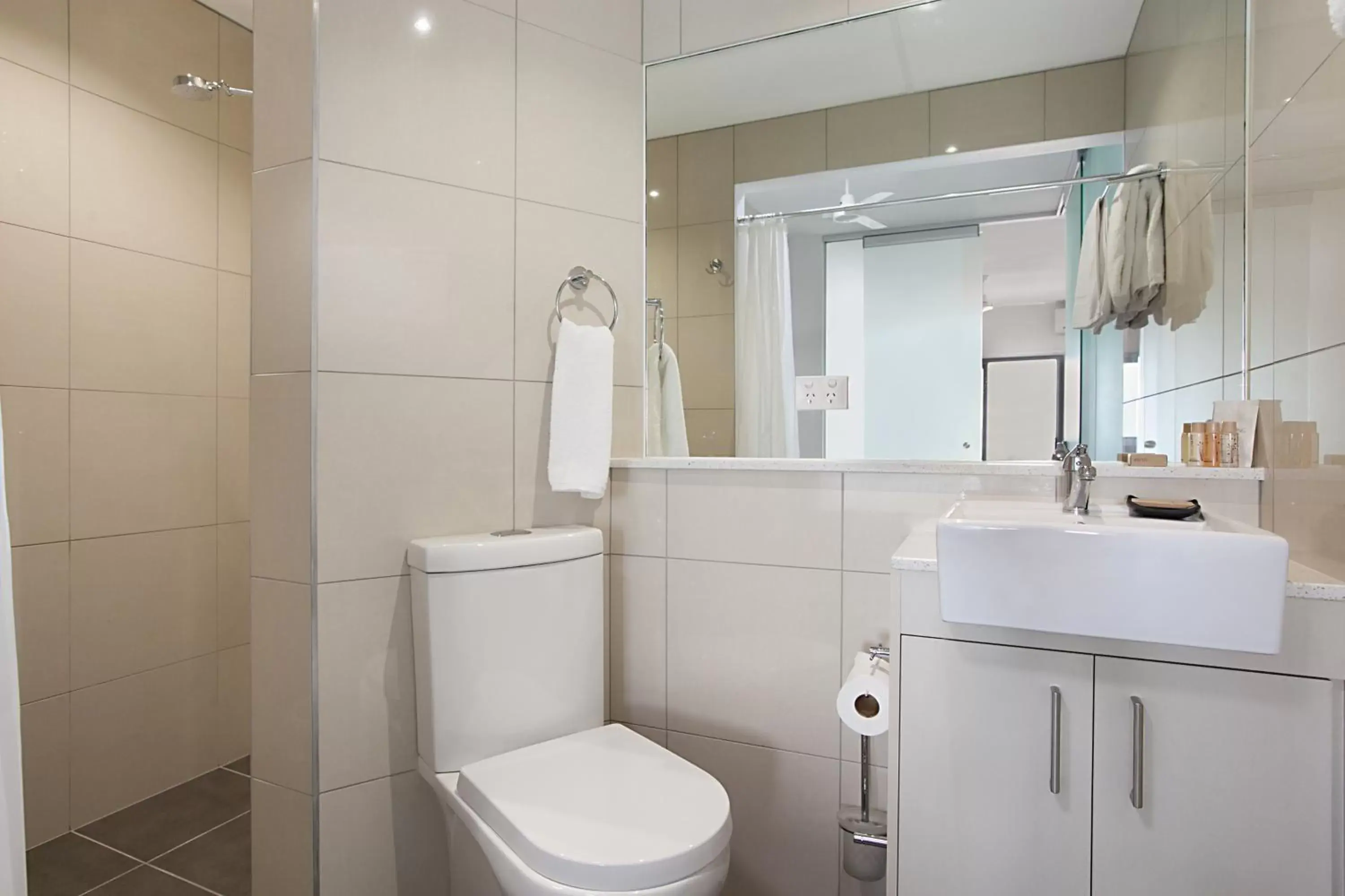 Toilet, Bathroom in Ramada Suites by Wyndham Zen Quarter Darwin