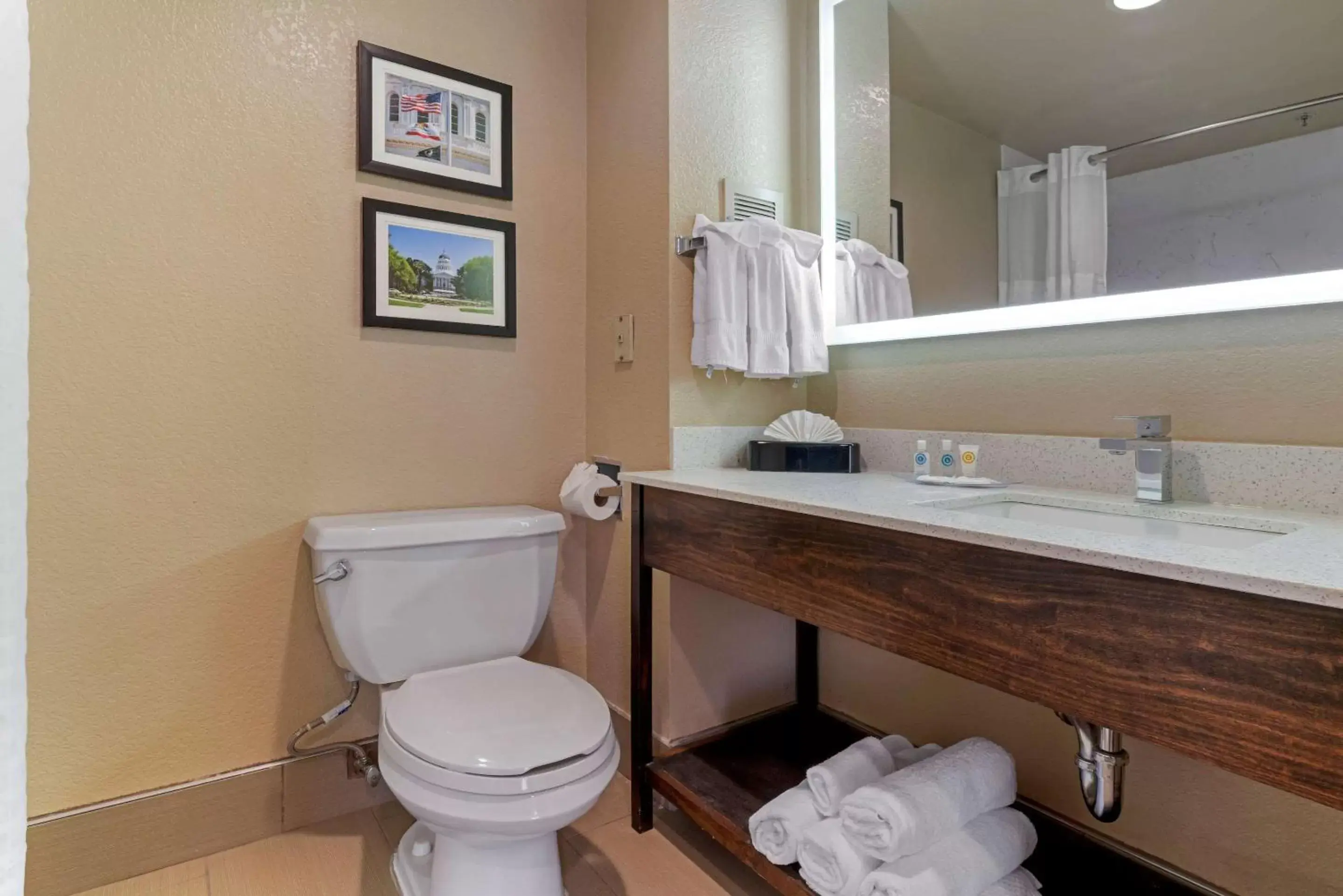 Photo of the whole room, Bathroom in Comfort Suites Downtown Sacramento