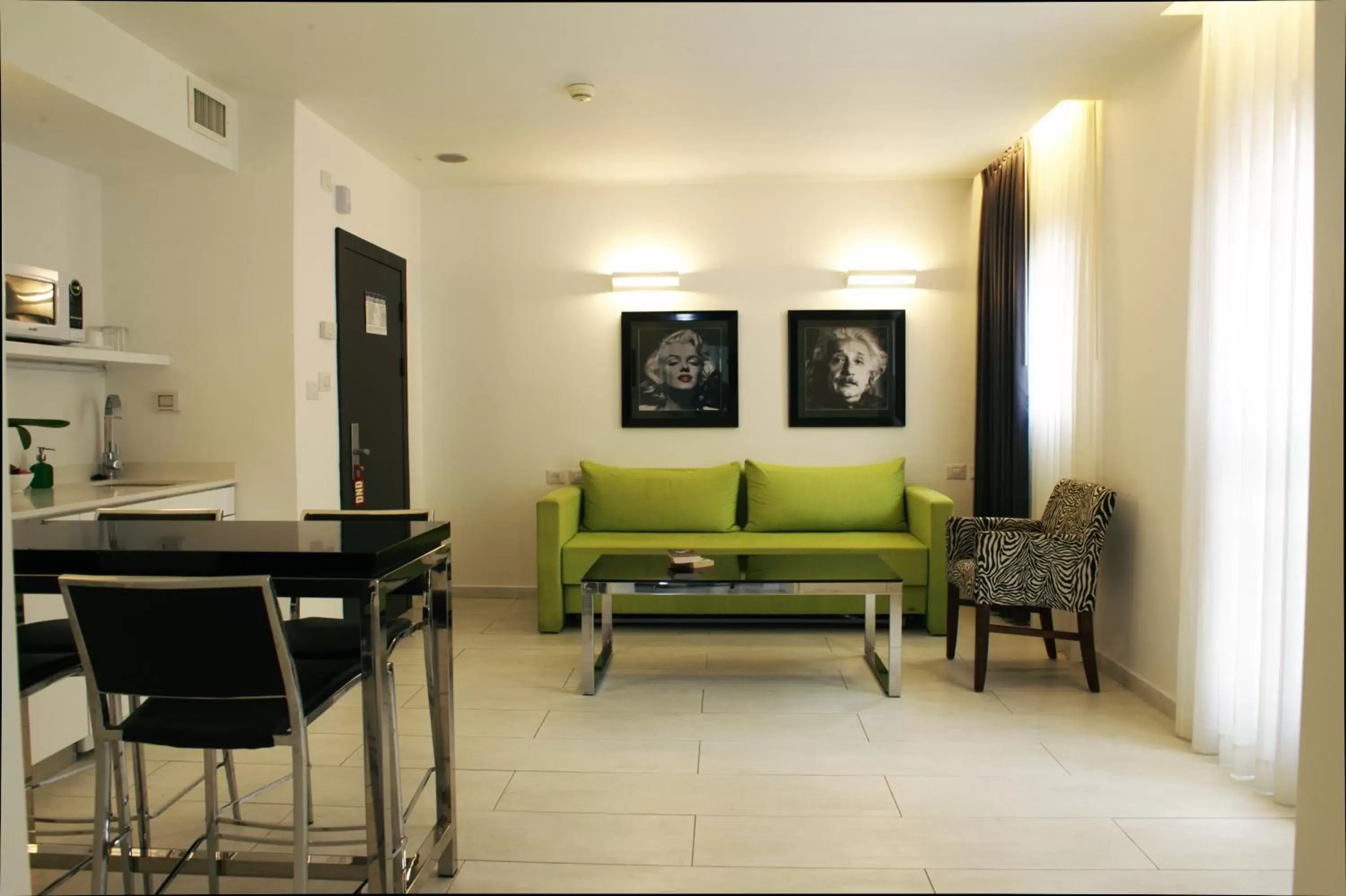 Living room, Seating Area in Best Western Regency Suites