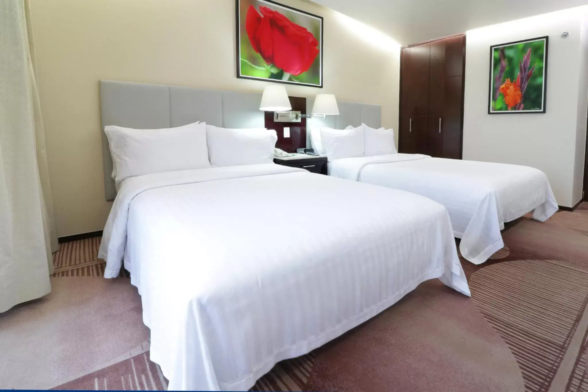 Photo of the whole room, Bed in Holiday Inn Hotel & Suites Mexico Medica Sur, an IHG Hotel