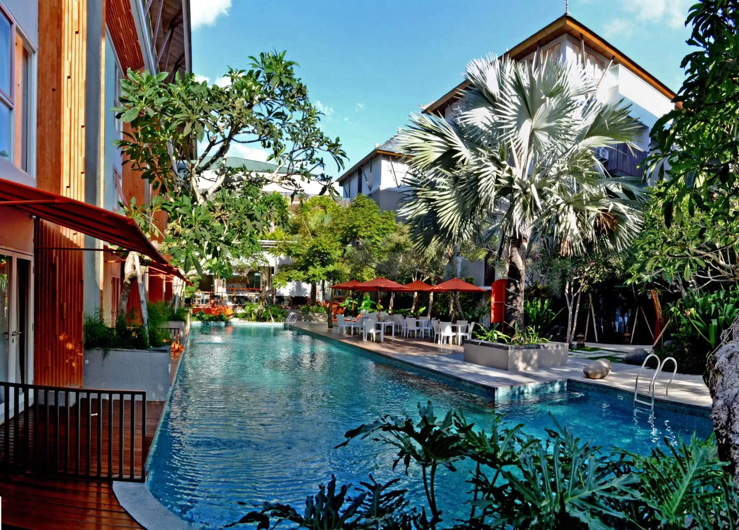 Swimming Pool in HARRIS Hotel & Residences Sunset Road