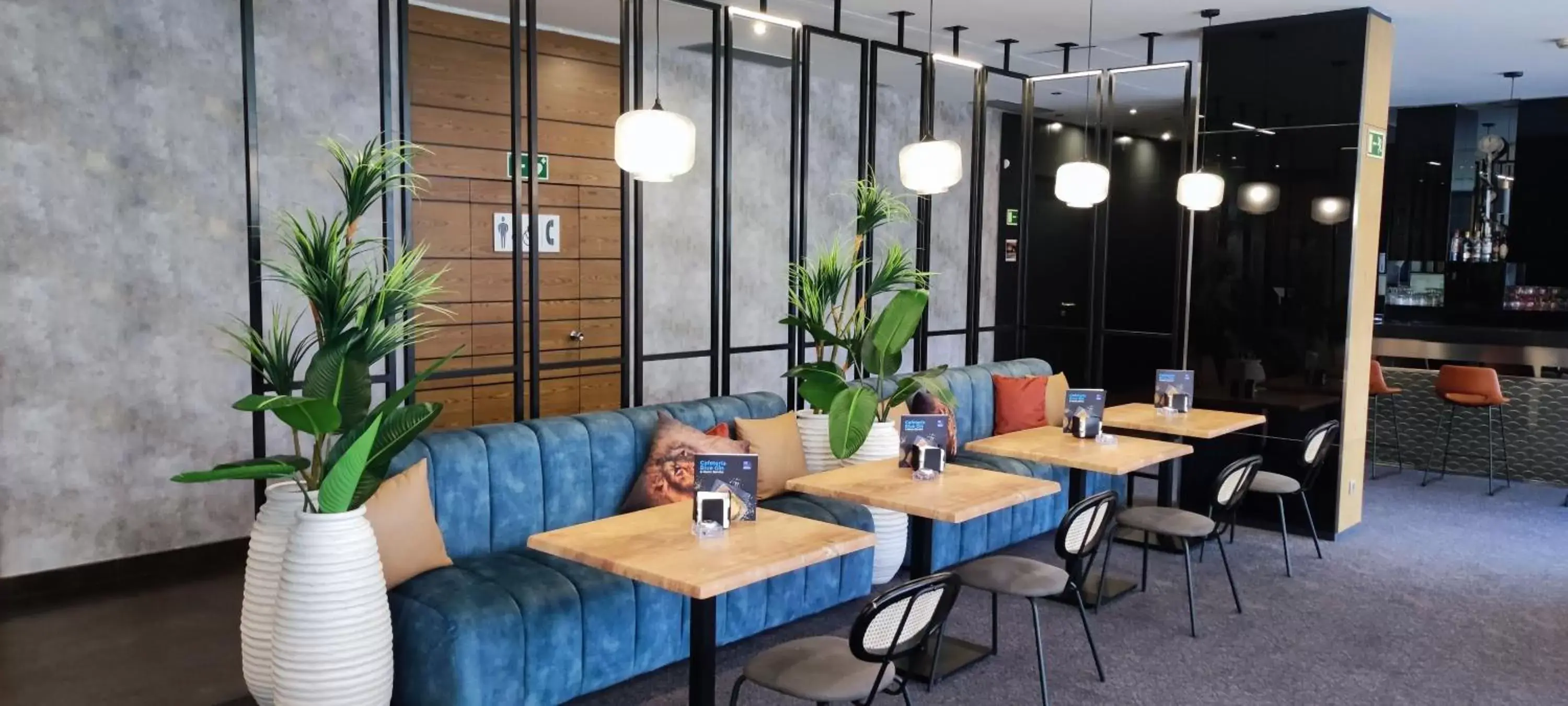 Lounge or bar in Hotel Ciudad de Móstoles Lounge or bar in Hotel Ciudad de Móstoles