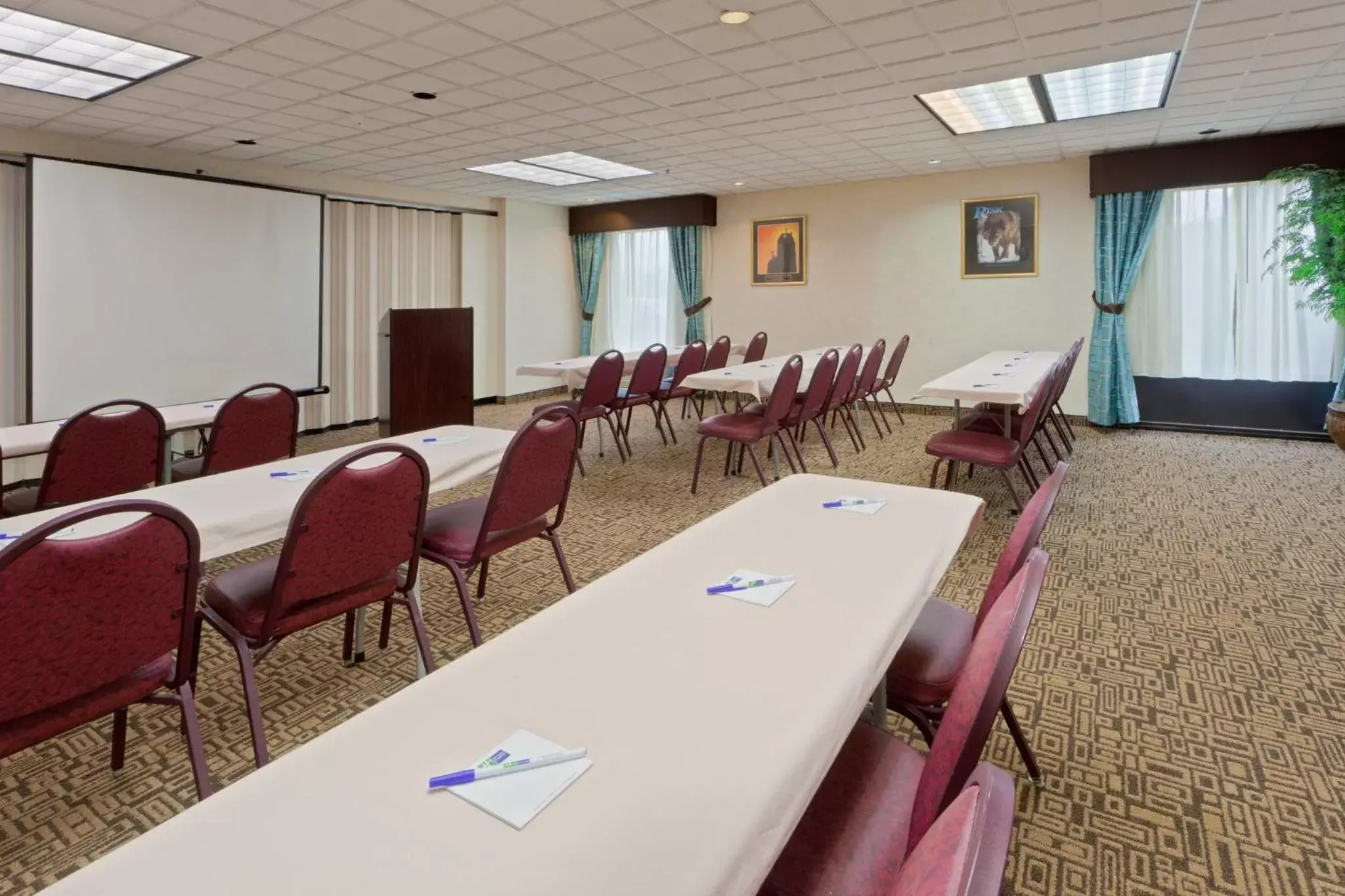 Meeting/conference room in Holiday Inn Express Hotel & Suites Charleston-Southridge, an IHG Hotel