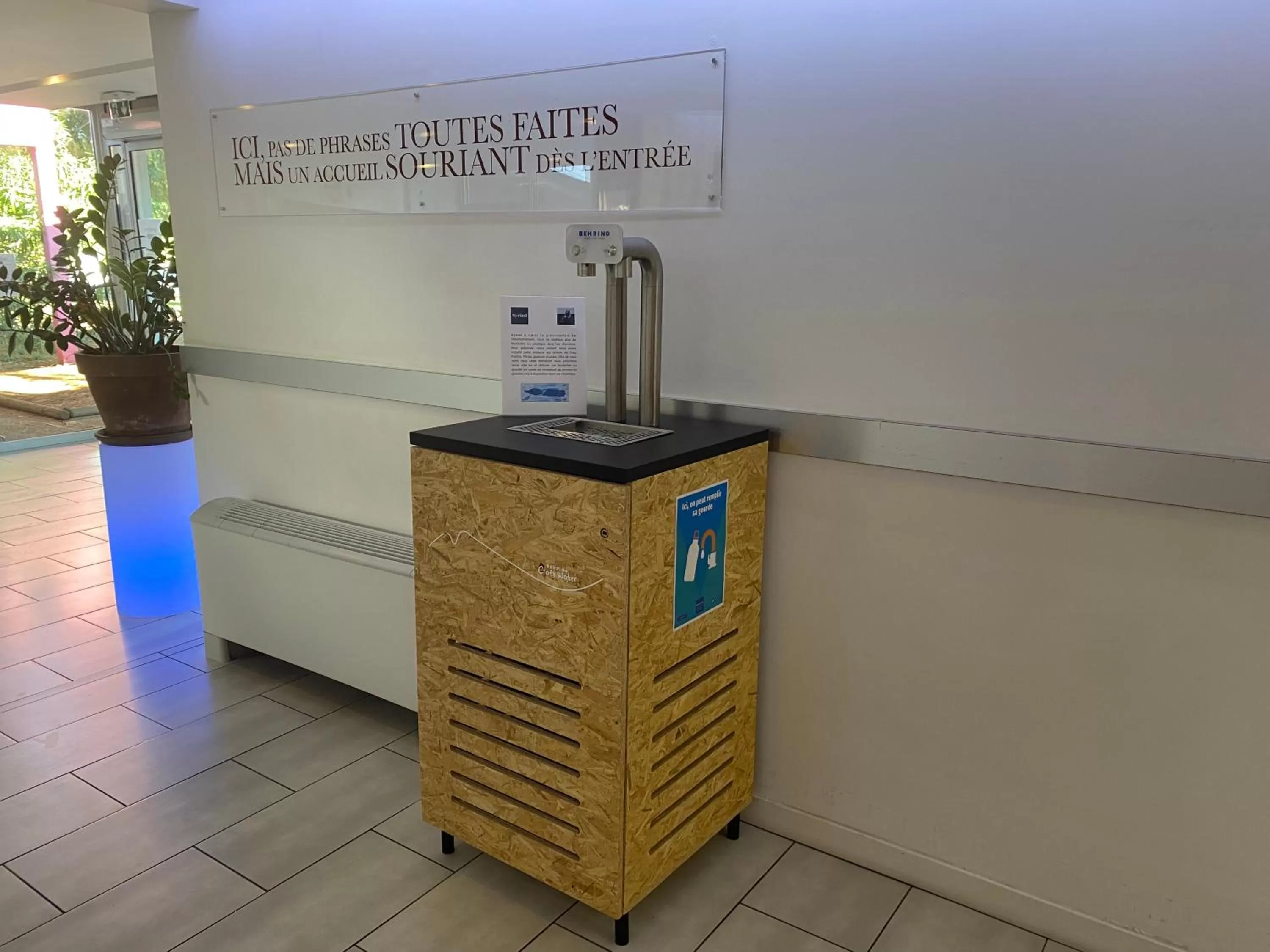 Lobby or reception in Kyriad Montpellier Aéroport - Gare Sud de France