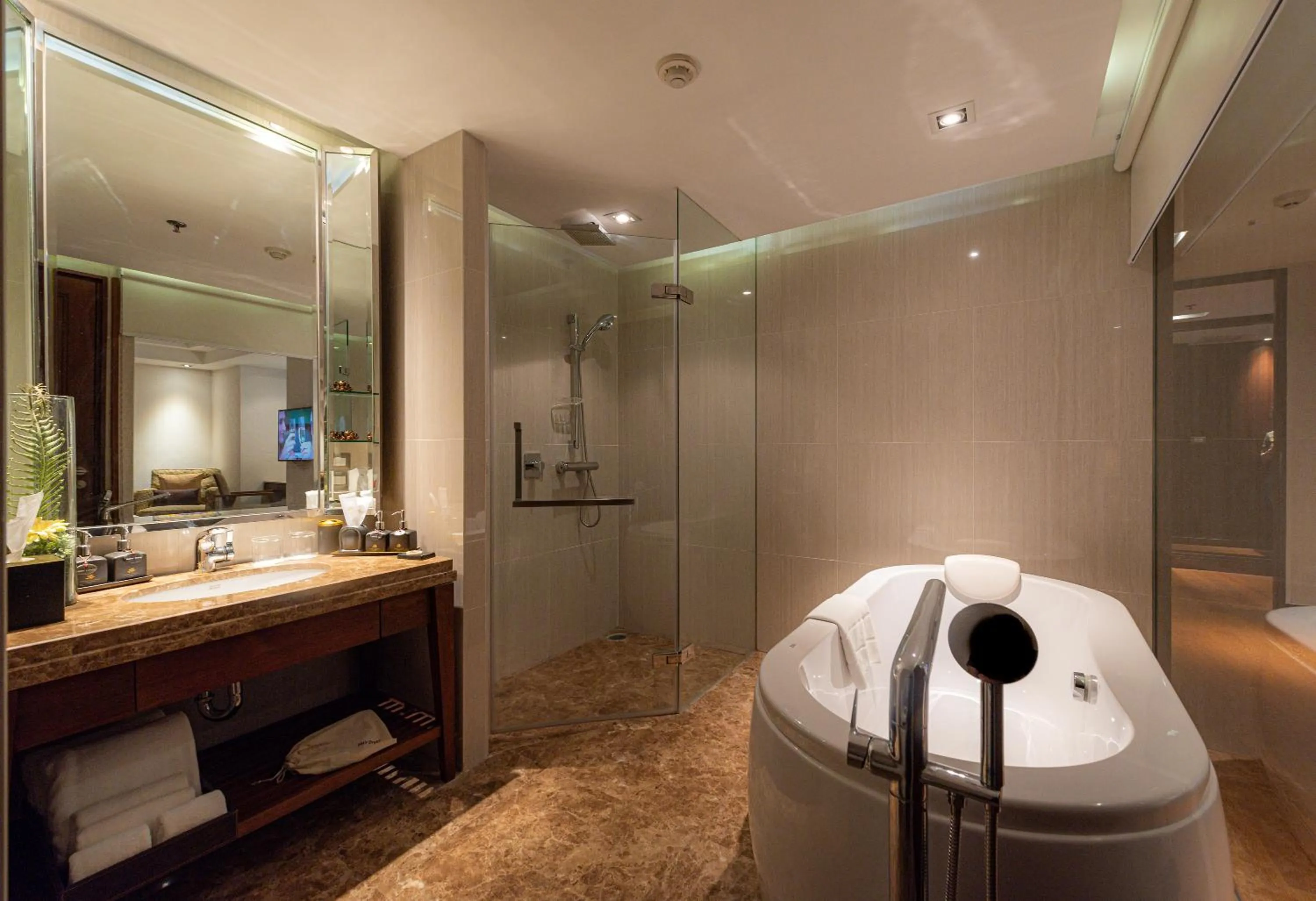 Bathroom in Summit Windmill Golf Suite Hotel at Suvarnabhumi