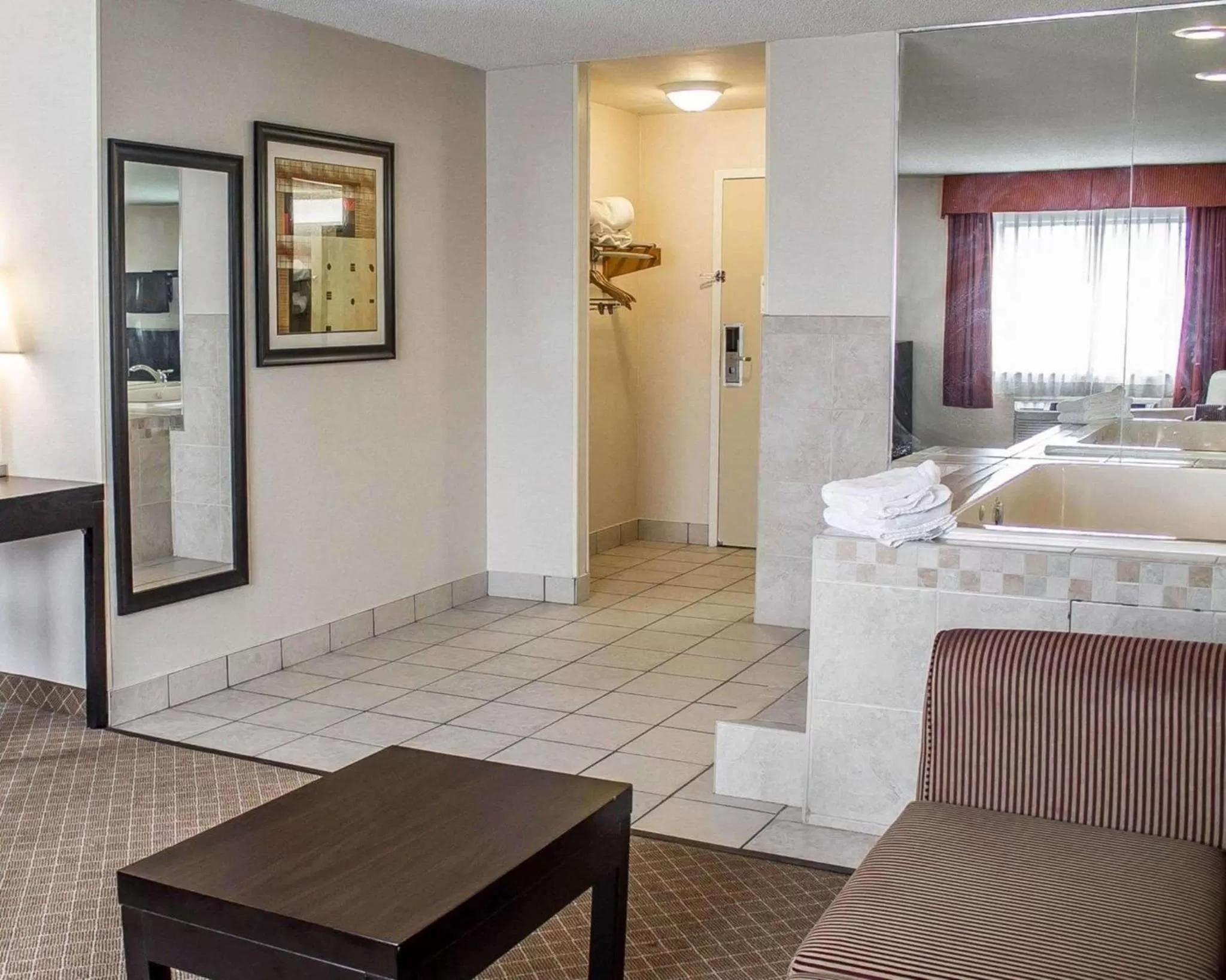 Bathroom in Norwood Inn & Suites Columbus