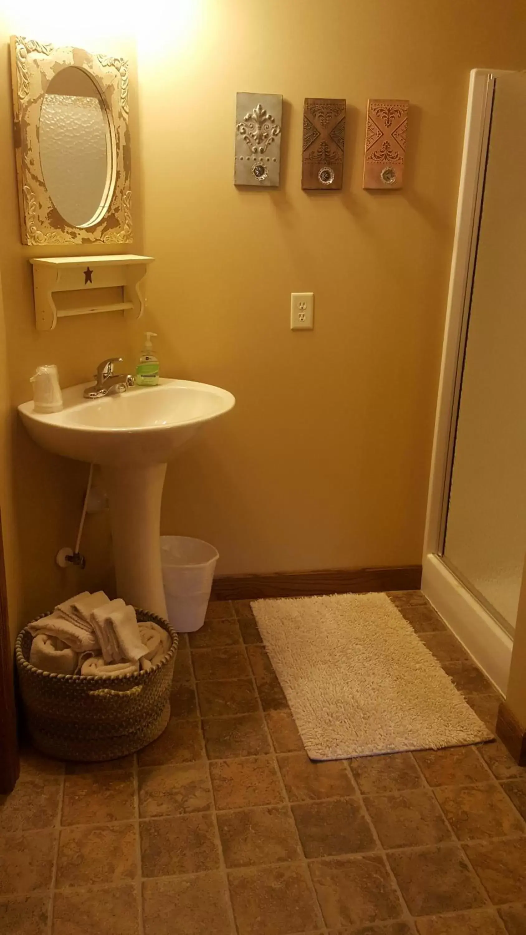 Bathroom in Amish Blessings Cabins