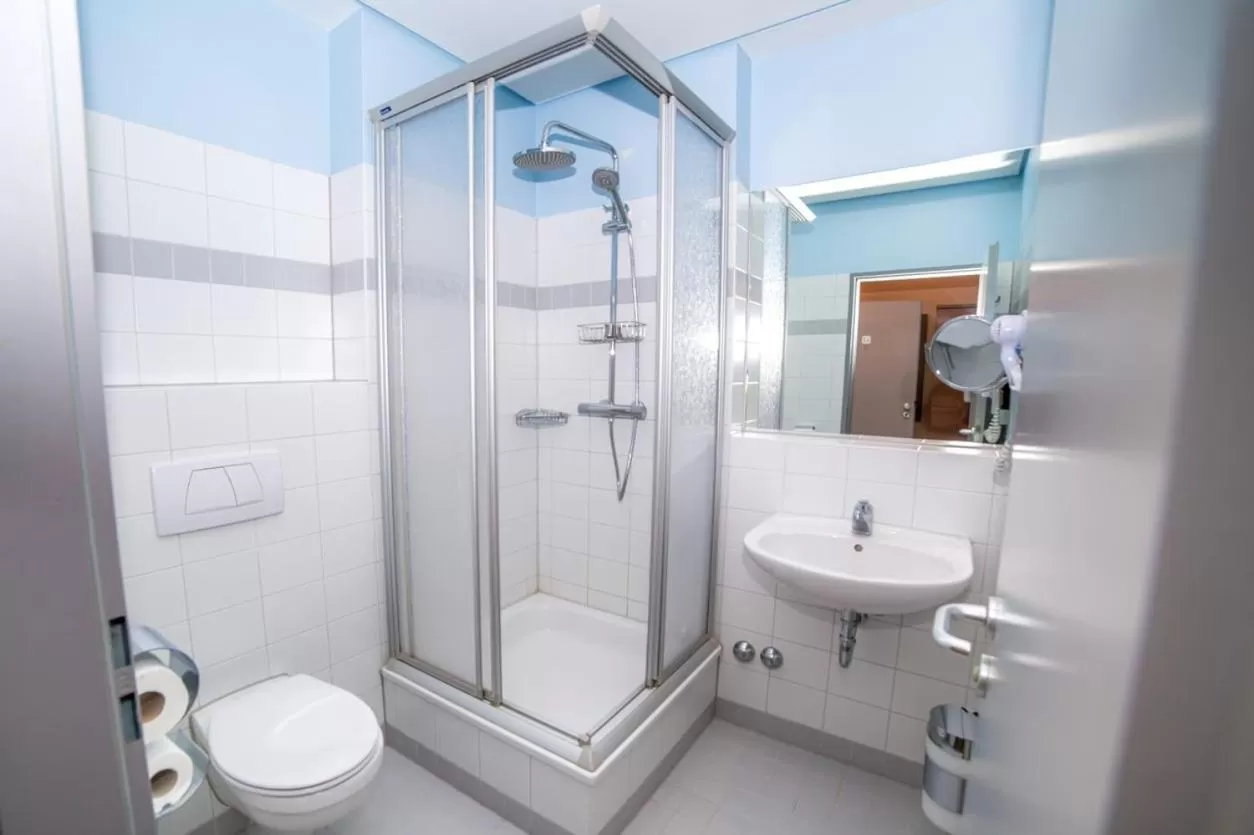 Shower in Alexander Business Hotel Hannover City