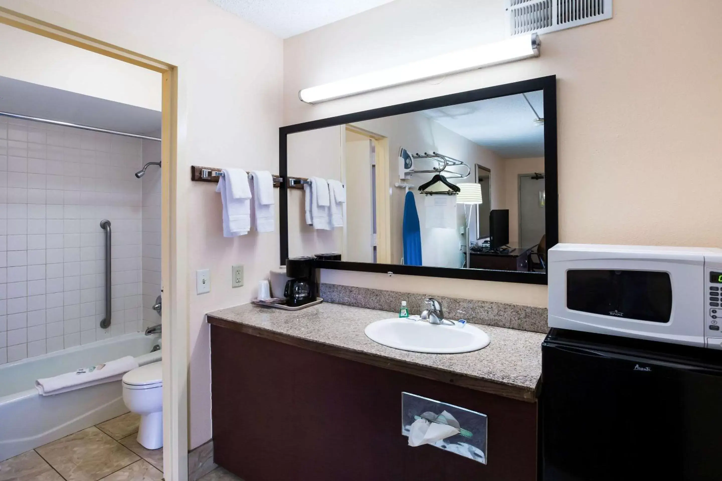 Bathroom in Rodeway Inn Sergeant Bluff - Sioux City