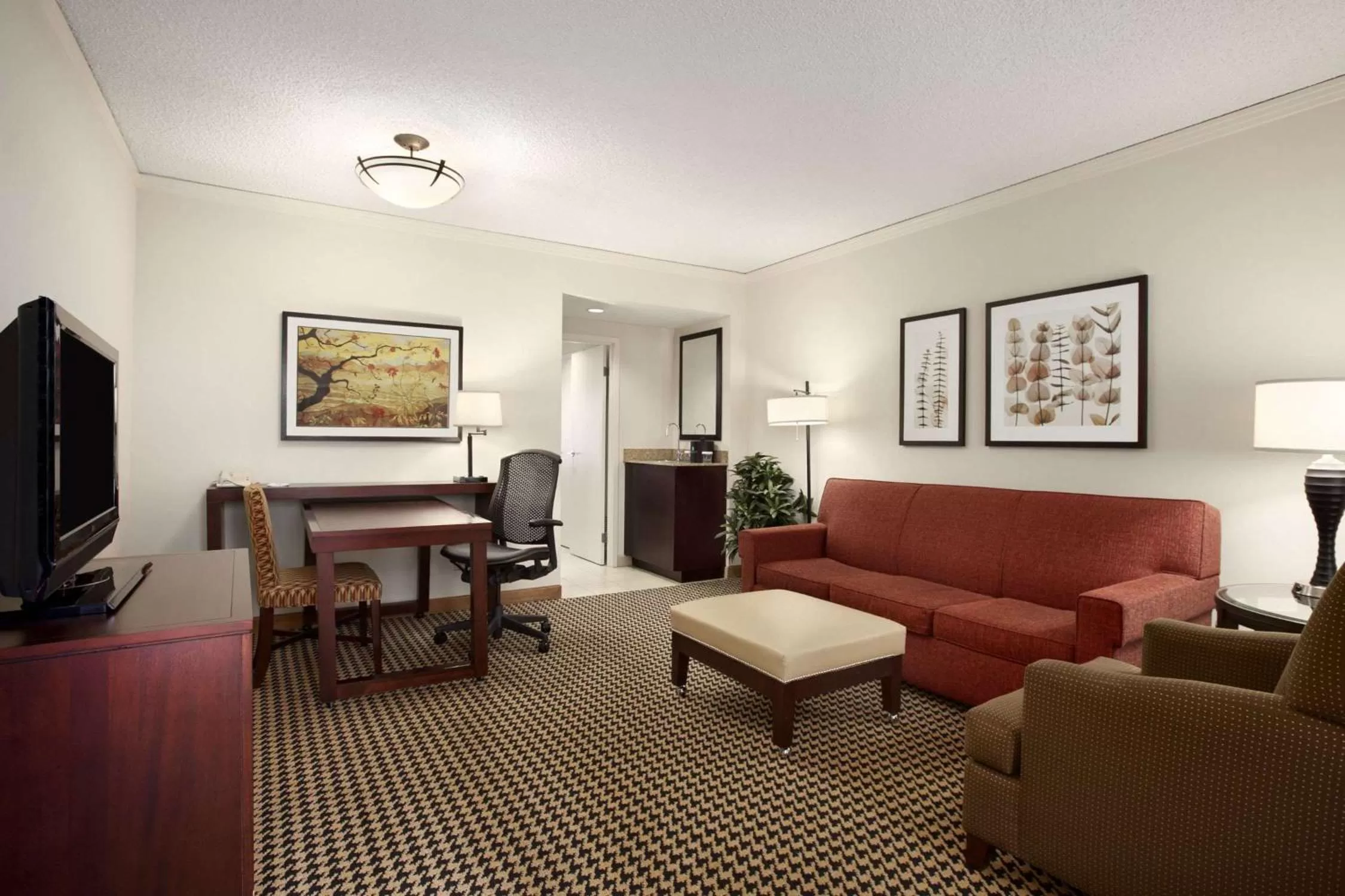 Living room in Embassy Suites by Hilton Atlanta Perimeter Center