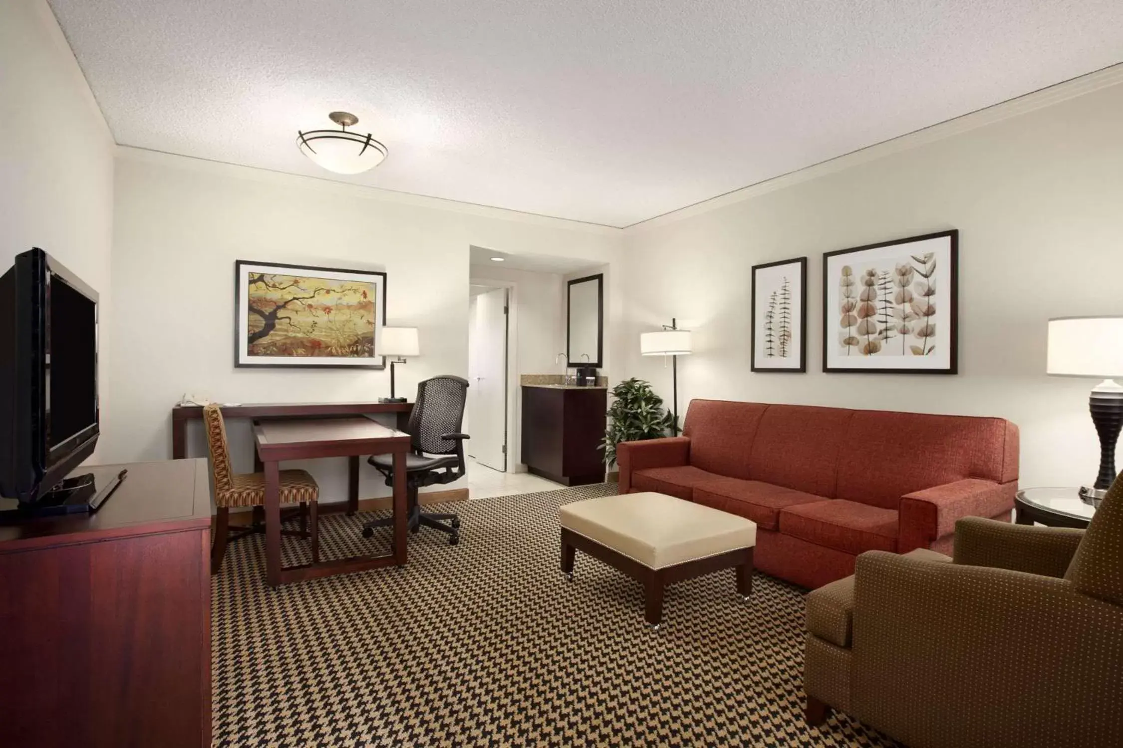 Living room, Seating Area in Embassy Suites by Hilton Atlanta Perimeter Center
