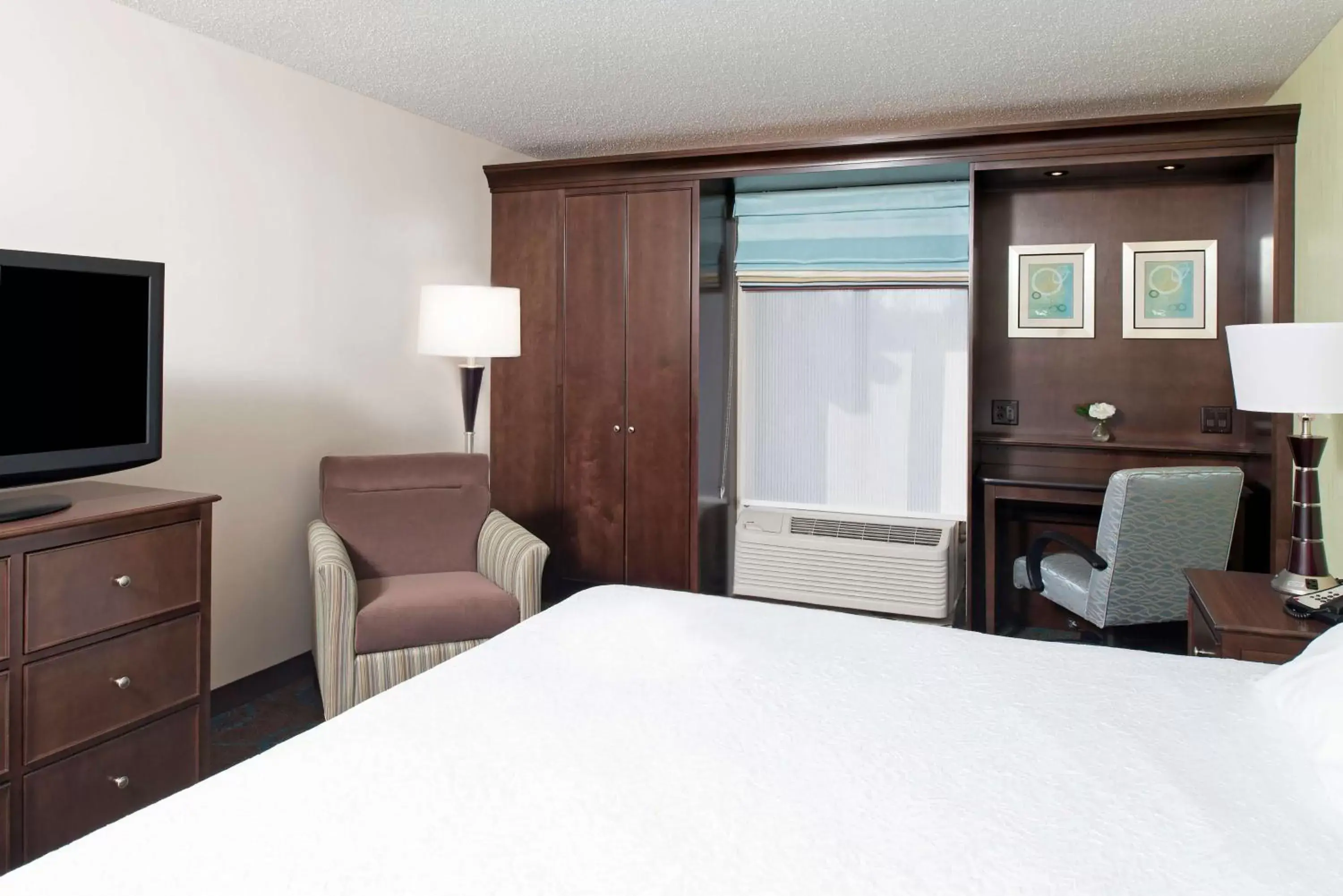 Bedroom, Bed in Hampton Inn & Suites Kokomo