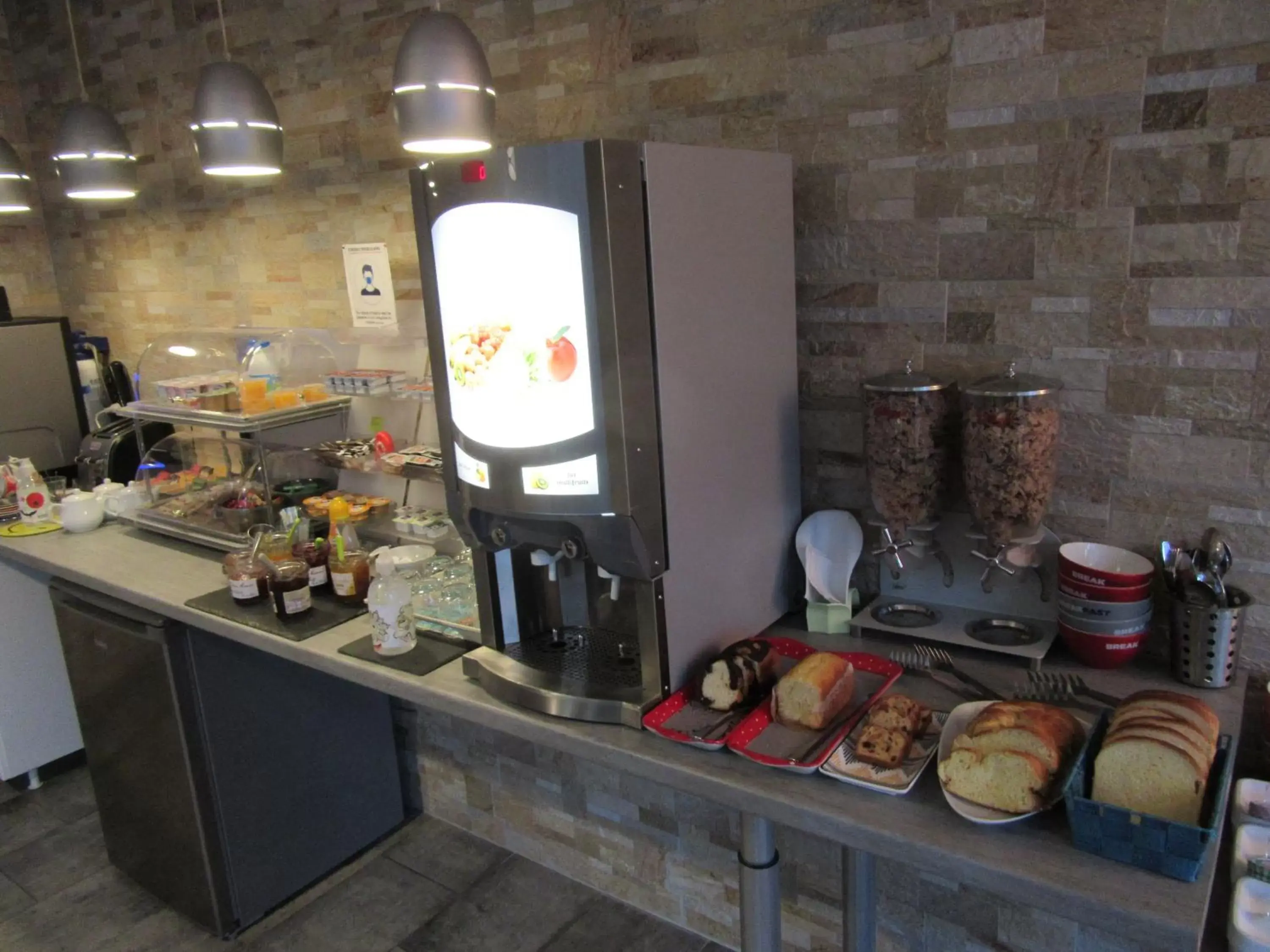 Buffet breakfast, Kitchen/Kitchenette in Contact Hotel de France