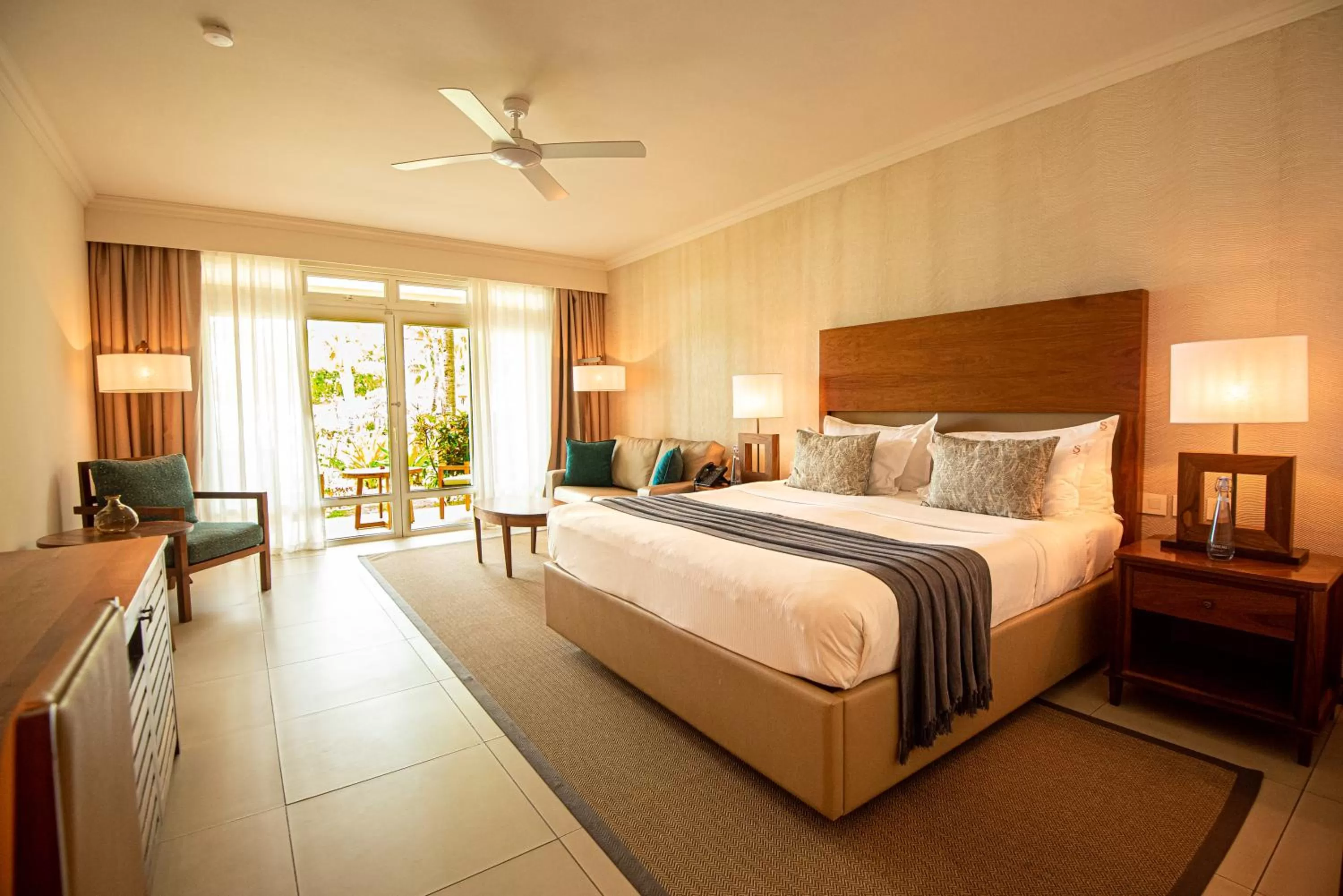 Property building, Bed in Sands Suites Resort & Spa