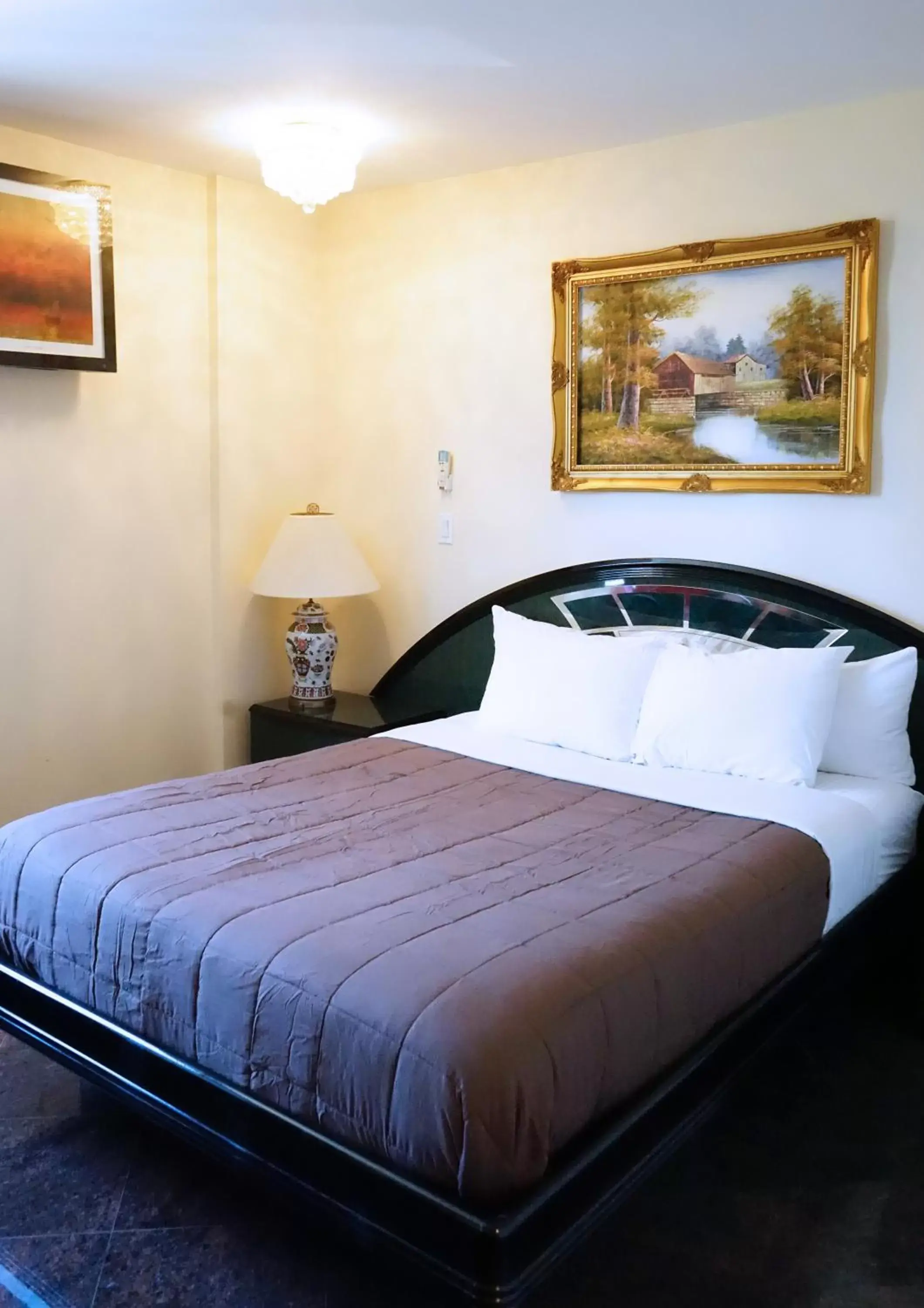Bed in Paris Suites Hotel