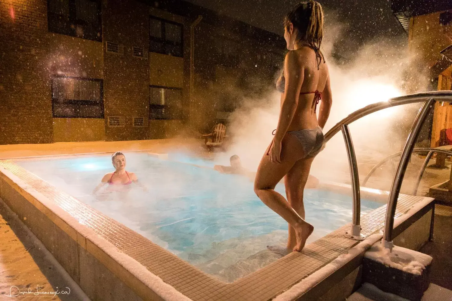 Open Air Bath, Guests in Hotel V