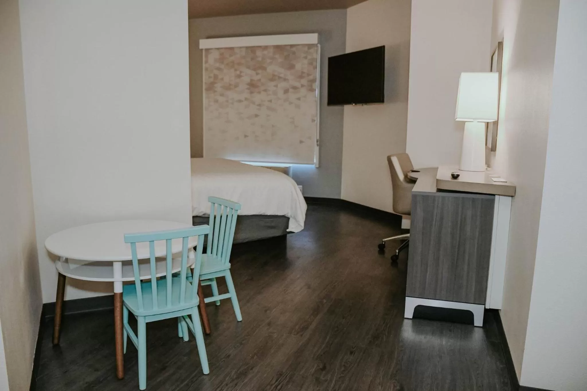 Photo of the whole room, Bed in Holiday Inn Omaha Downtown - Waterpark by IHG