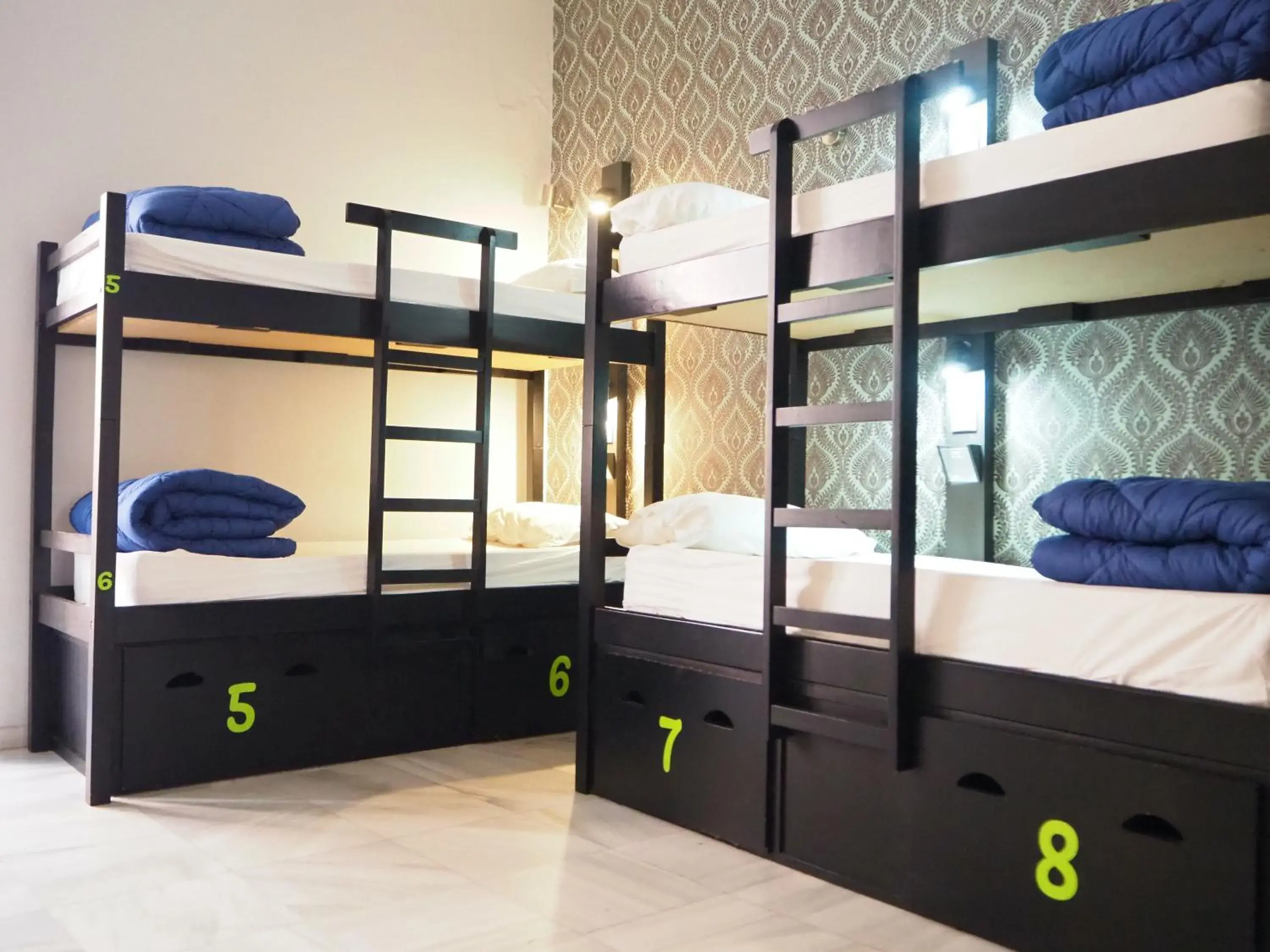 Bunk Bed in Oasis Backpackers' Hostel Palace Sevilla Bunk Bed in Oasis Backpackers' Hostel Palace Sevilla