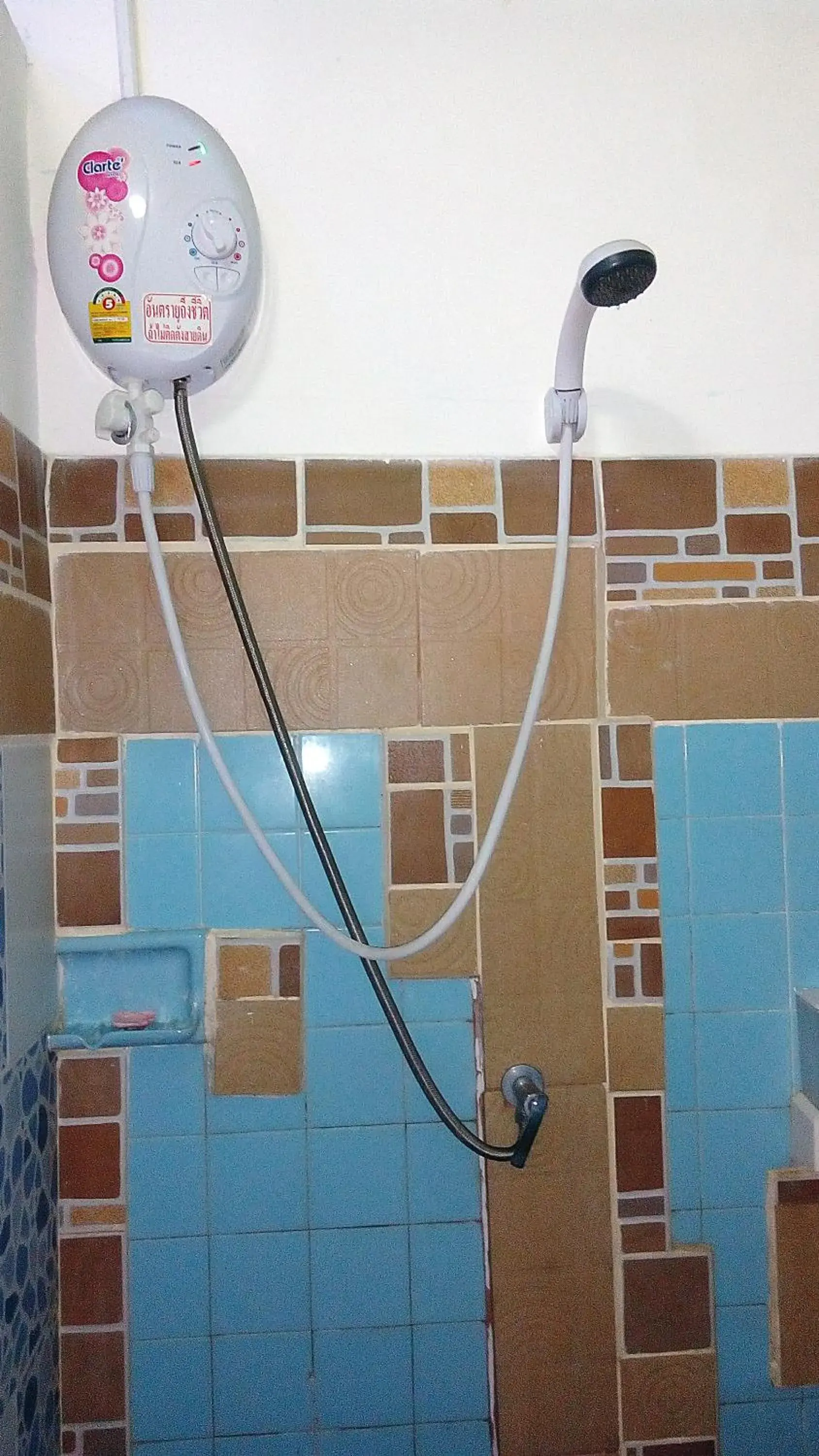 Shower in Decor Do Hostel