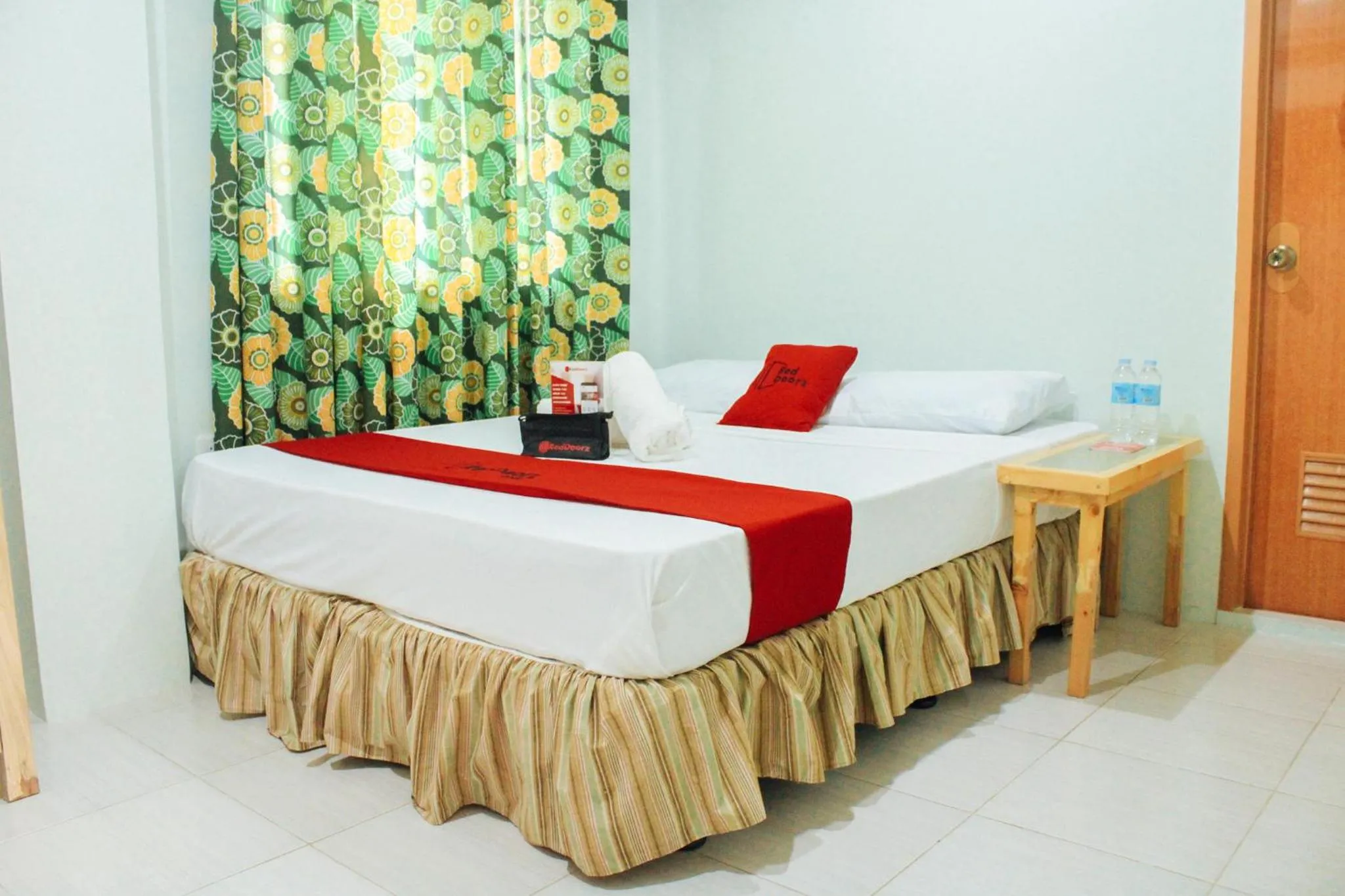 Bed in RedDoorz @ Taloto District Tagbilaran